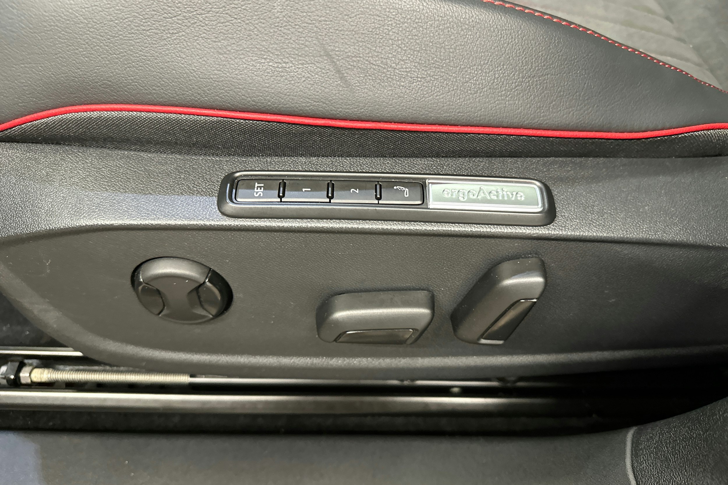 punainen Volkswagen ID.4 2024 kuva 29.