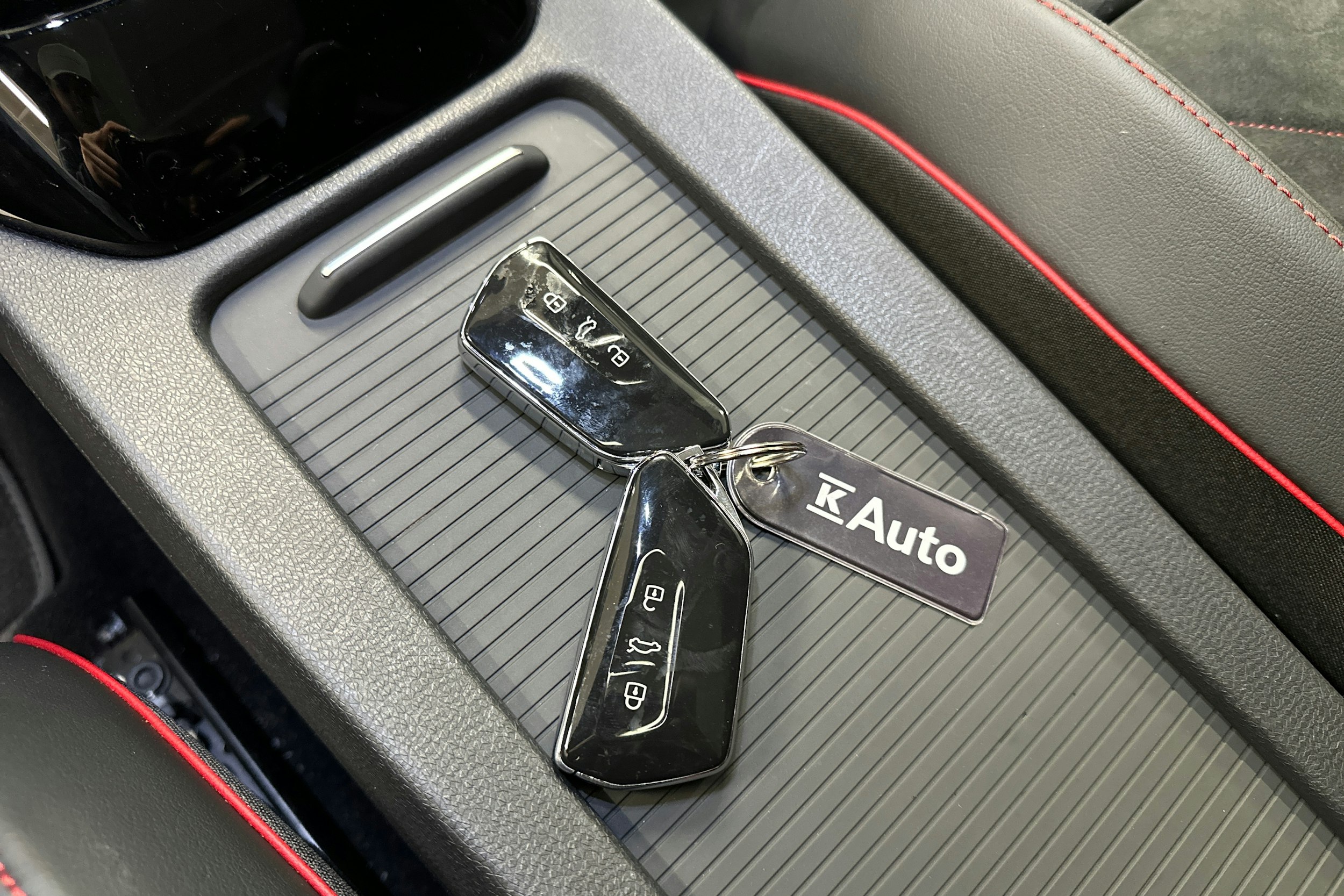 punainen Volkswagen ID.4 2024 kuva 33.