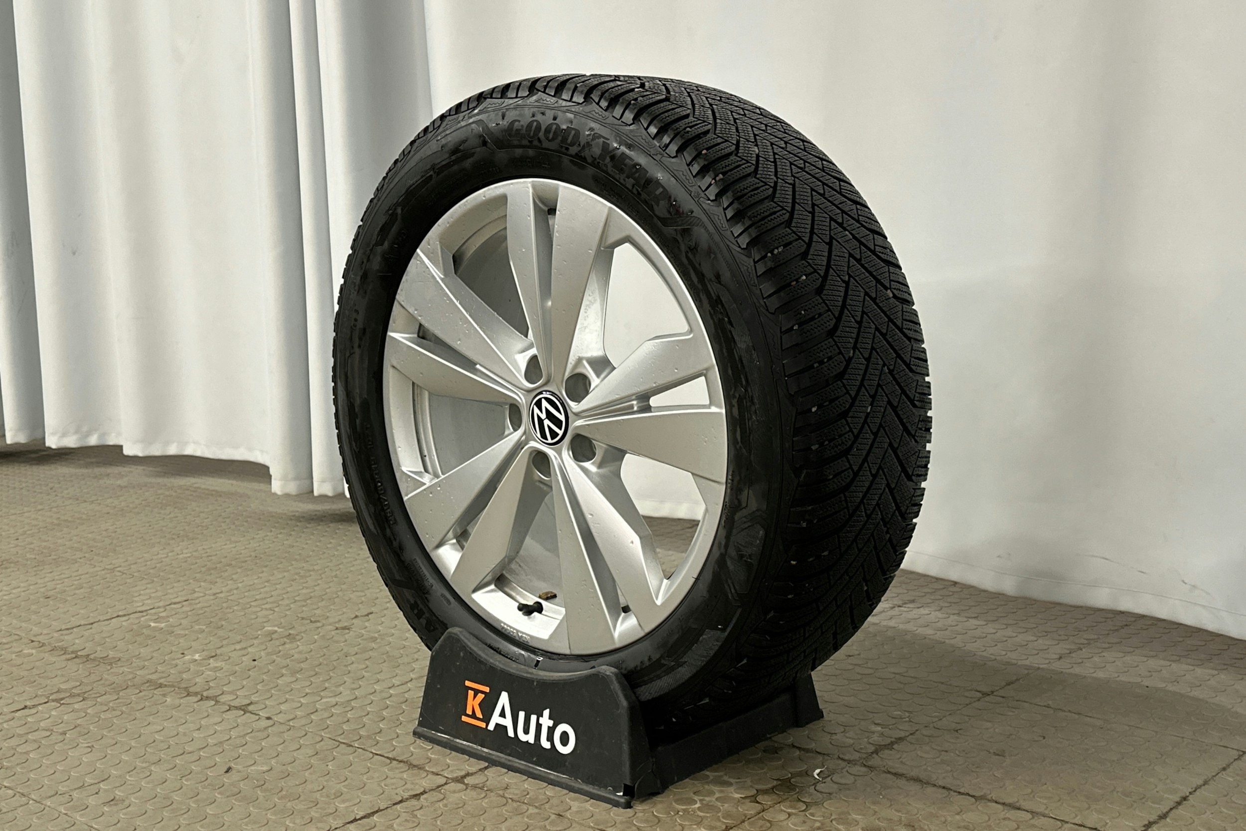 musta Volkswagen ID.4 2024 kuva 10.