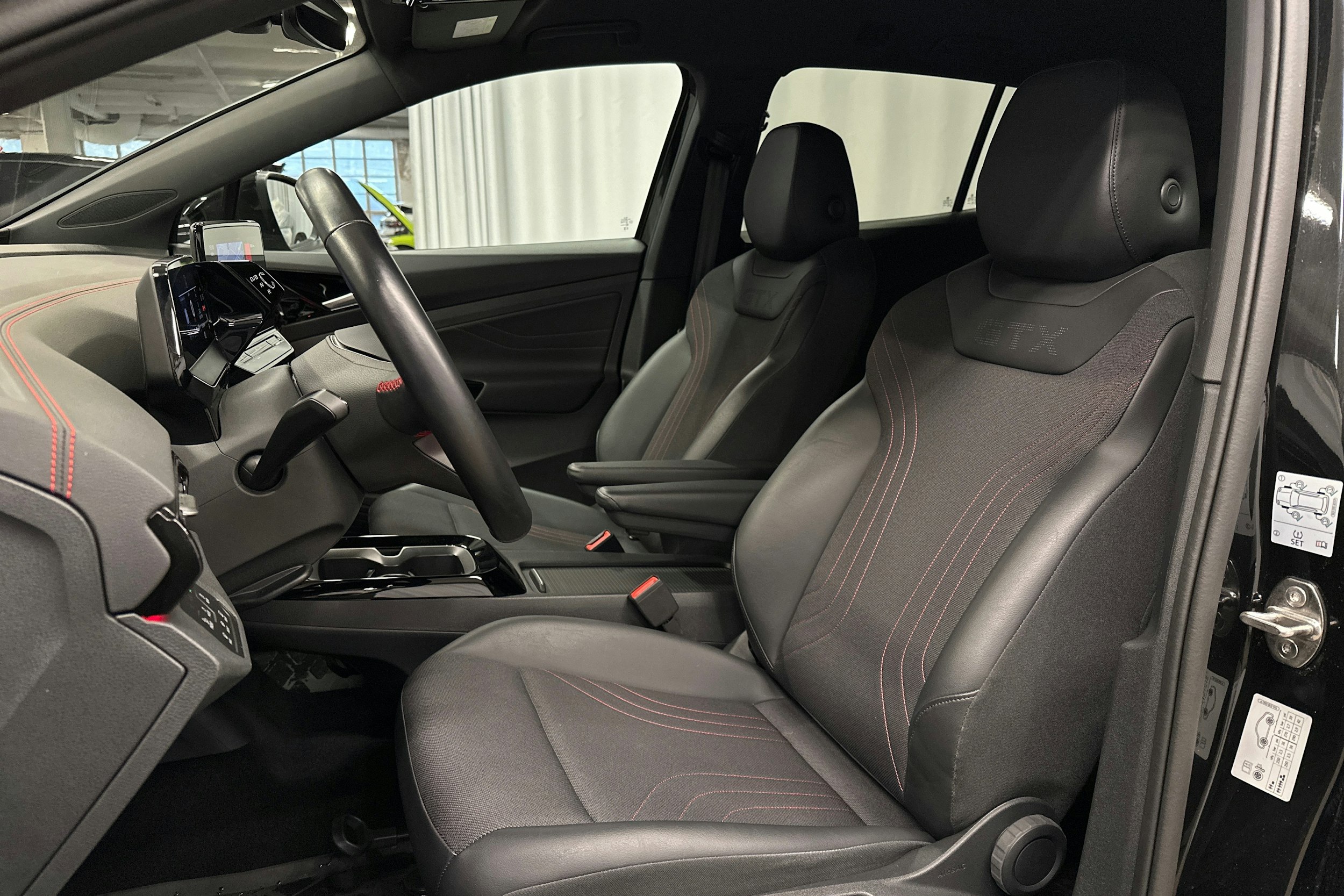 musta Volkswagen ID.4 2024 kuva 15.