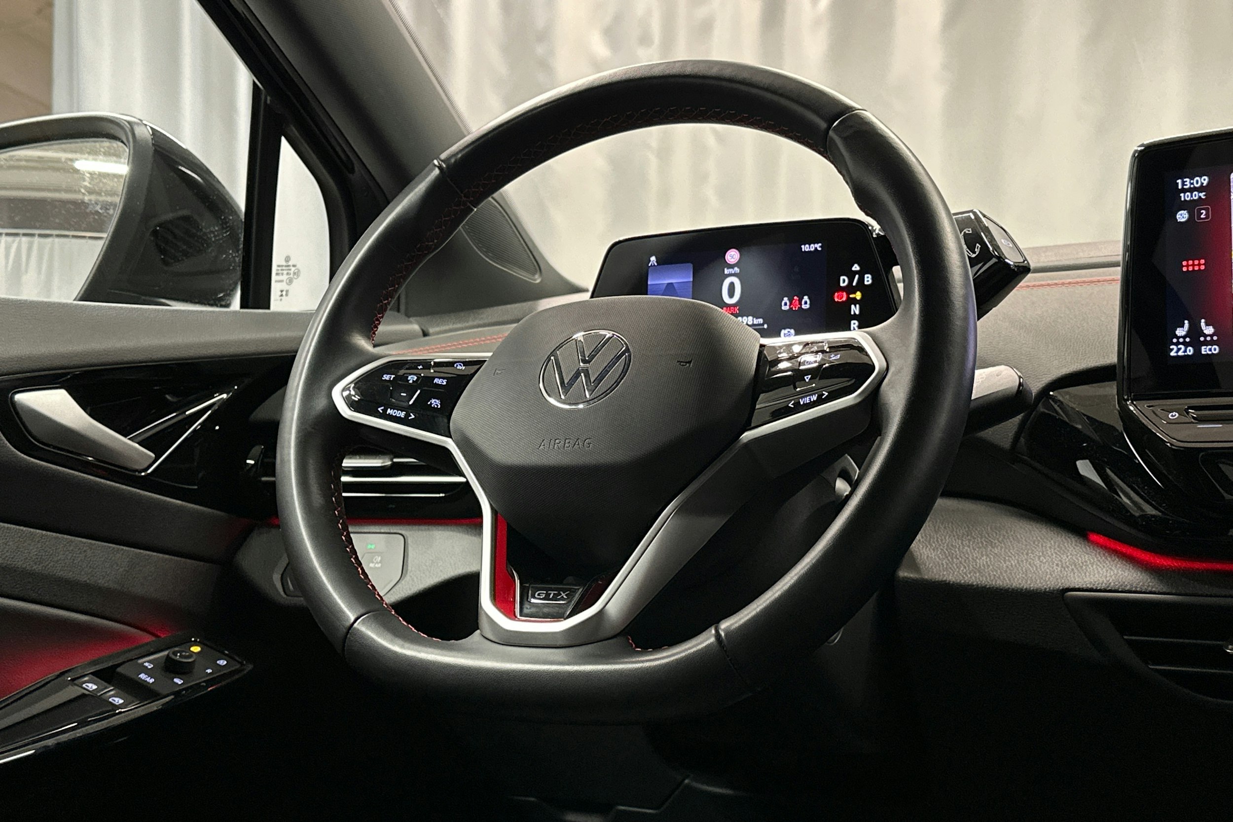 musta Volkswagen ID.4 2024 kuva 16.