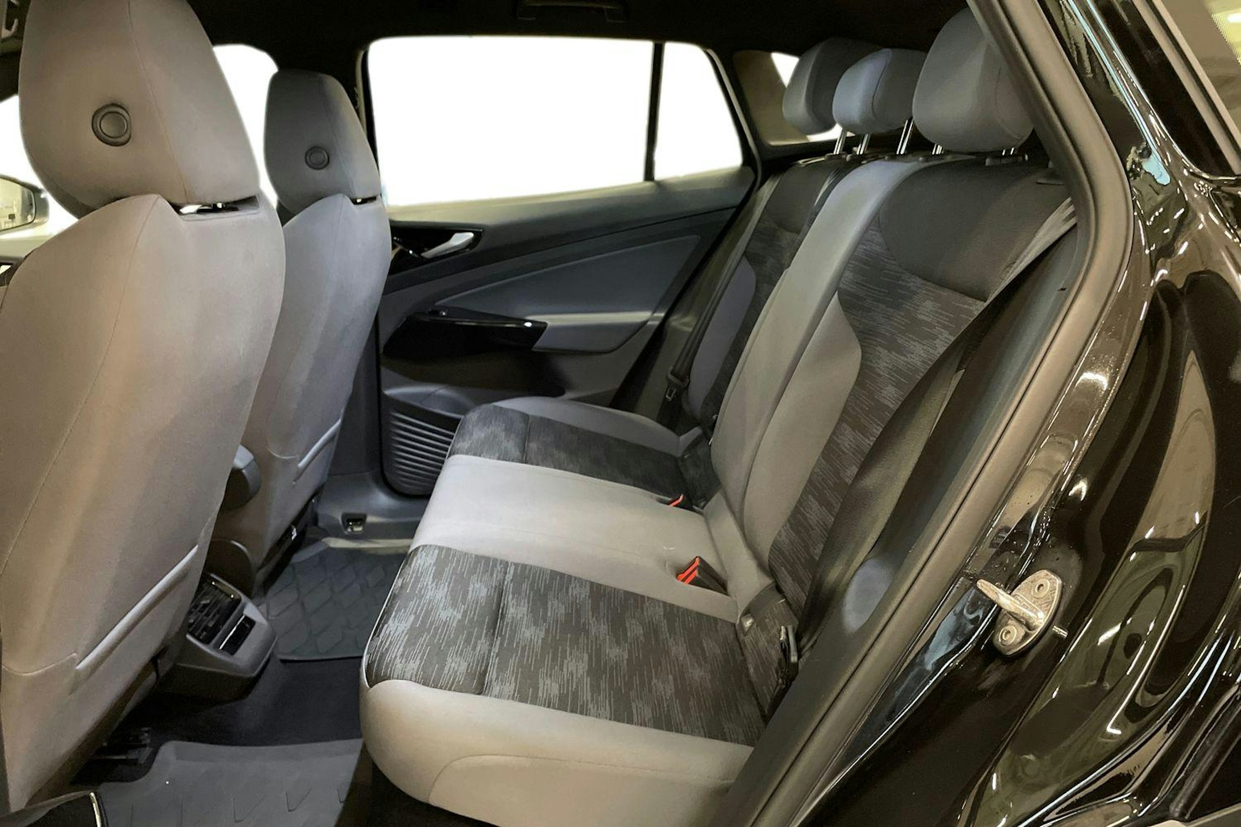 musta Volkswagen ID.4 2024 kuva 10.