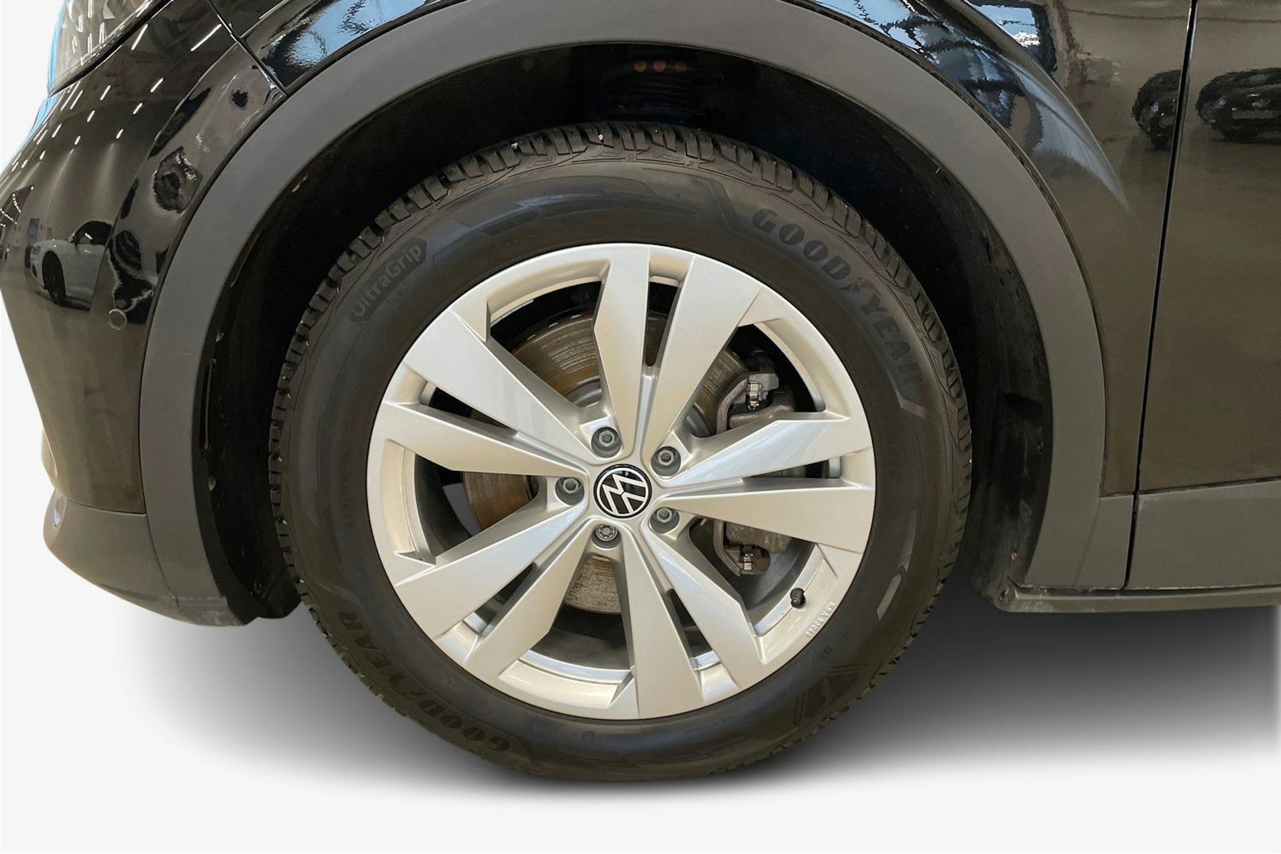 musta Volkswagen ID.4 2024 kuva 11.