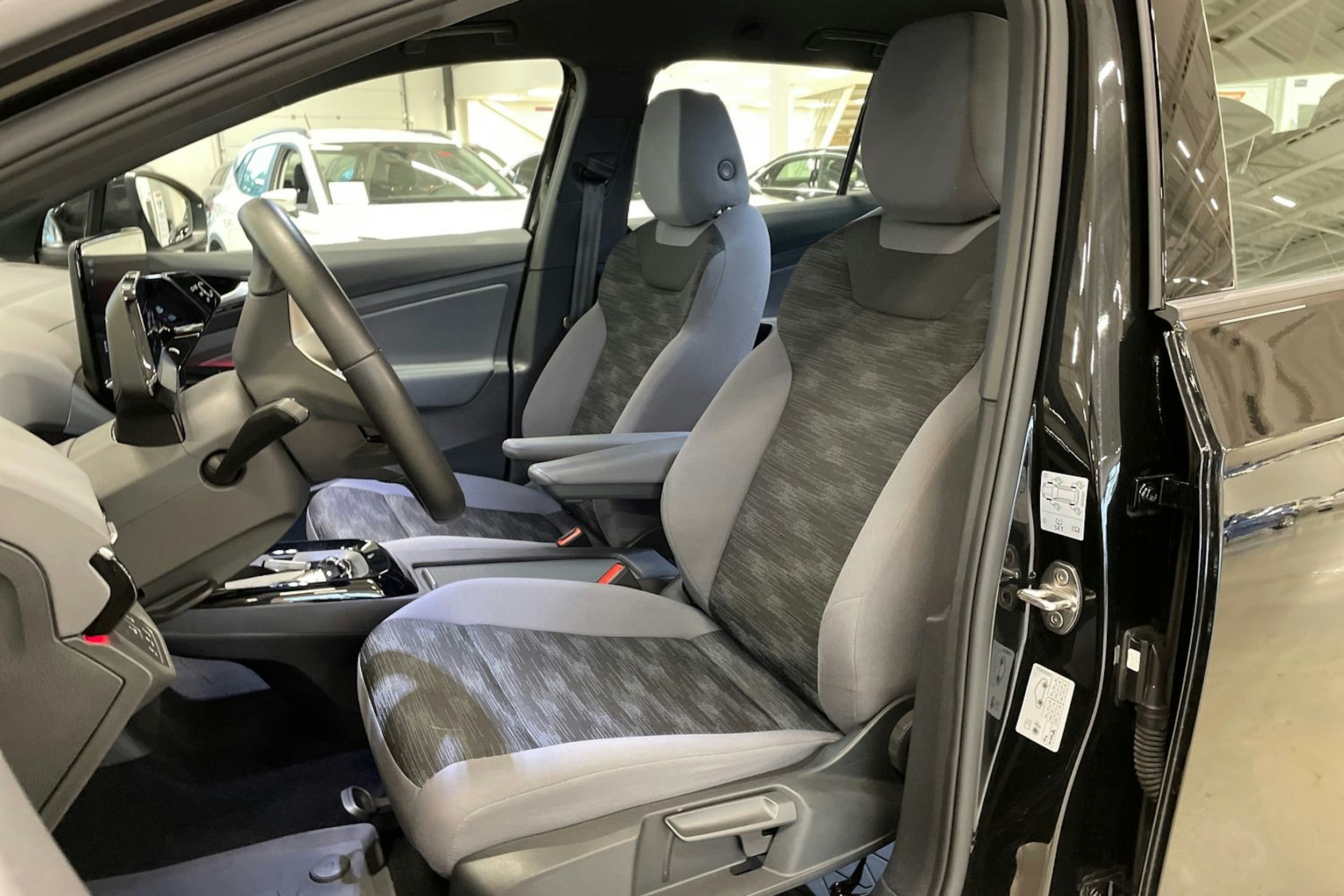 musta Volkswagen ID.4 2024 kuva 14.