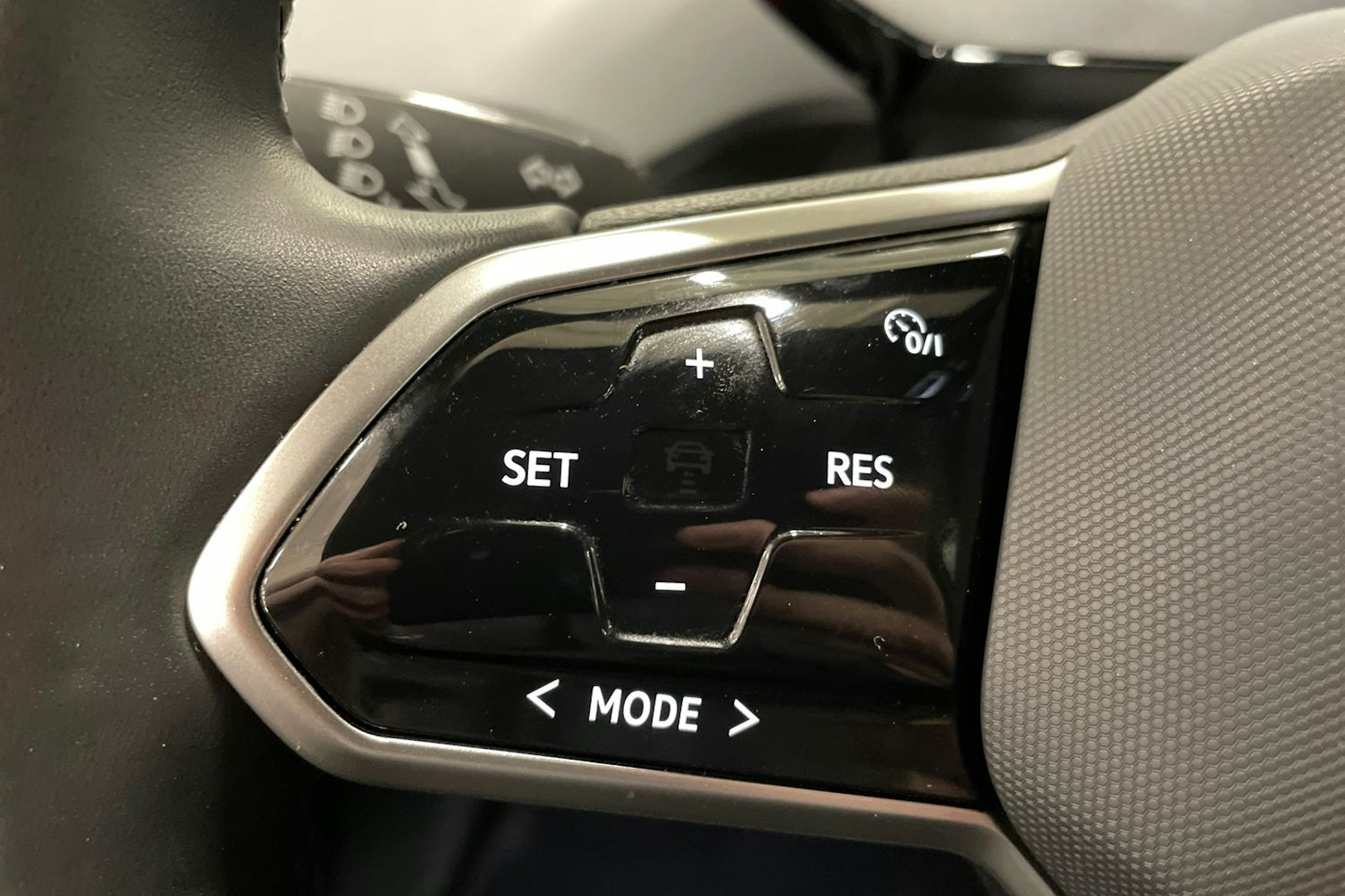 musta Volkswagen ID.4 2024 kuva 17.