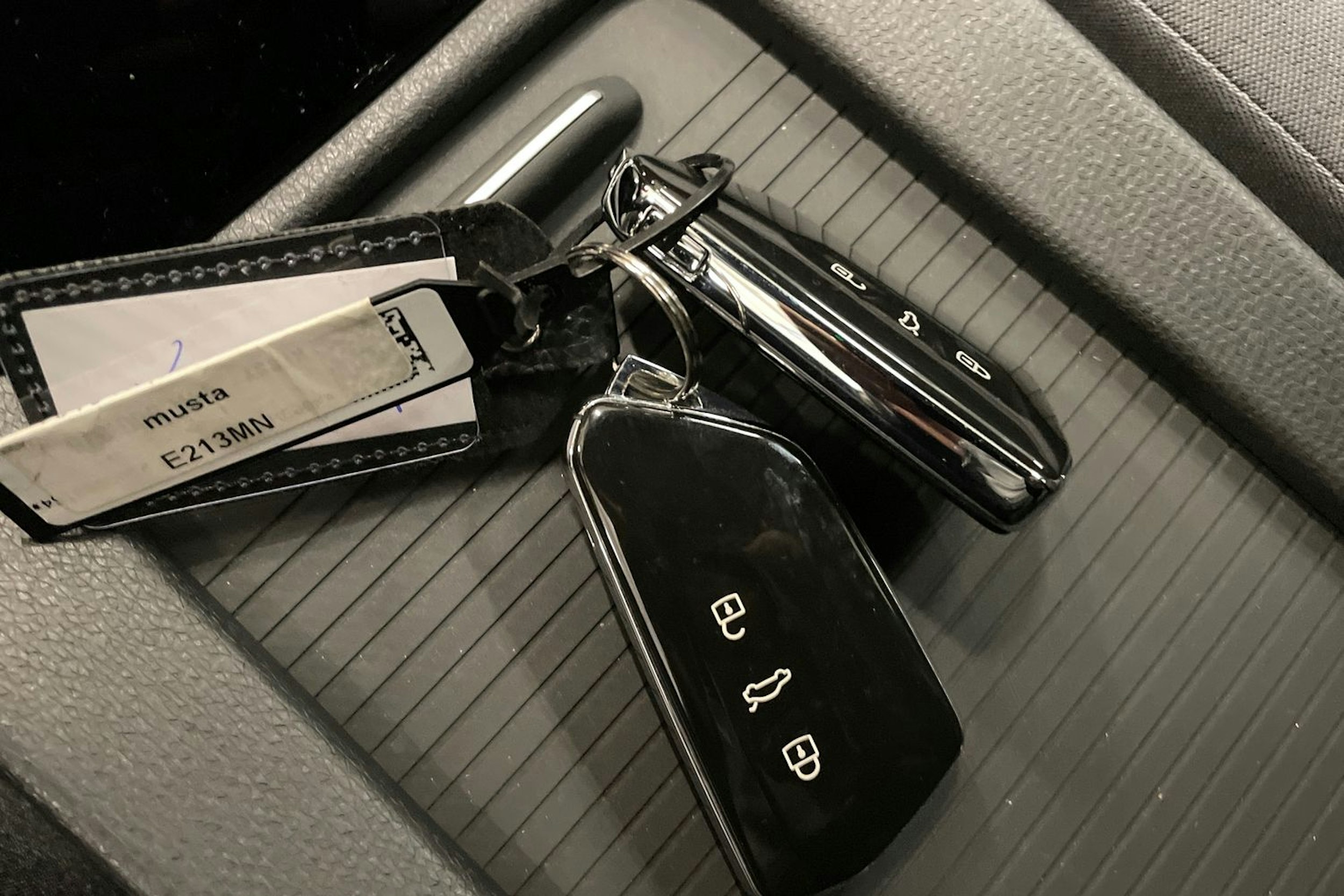 musta Volkswagen ID.4 2024 kuva 34.