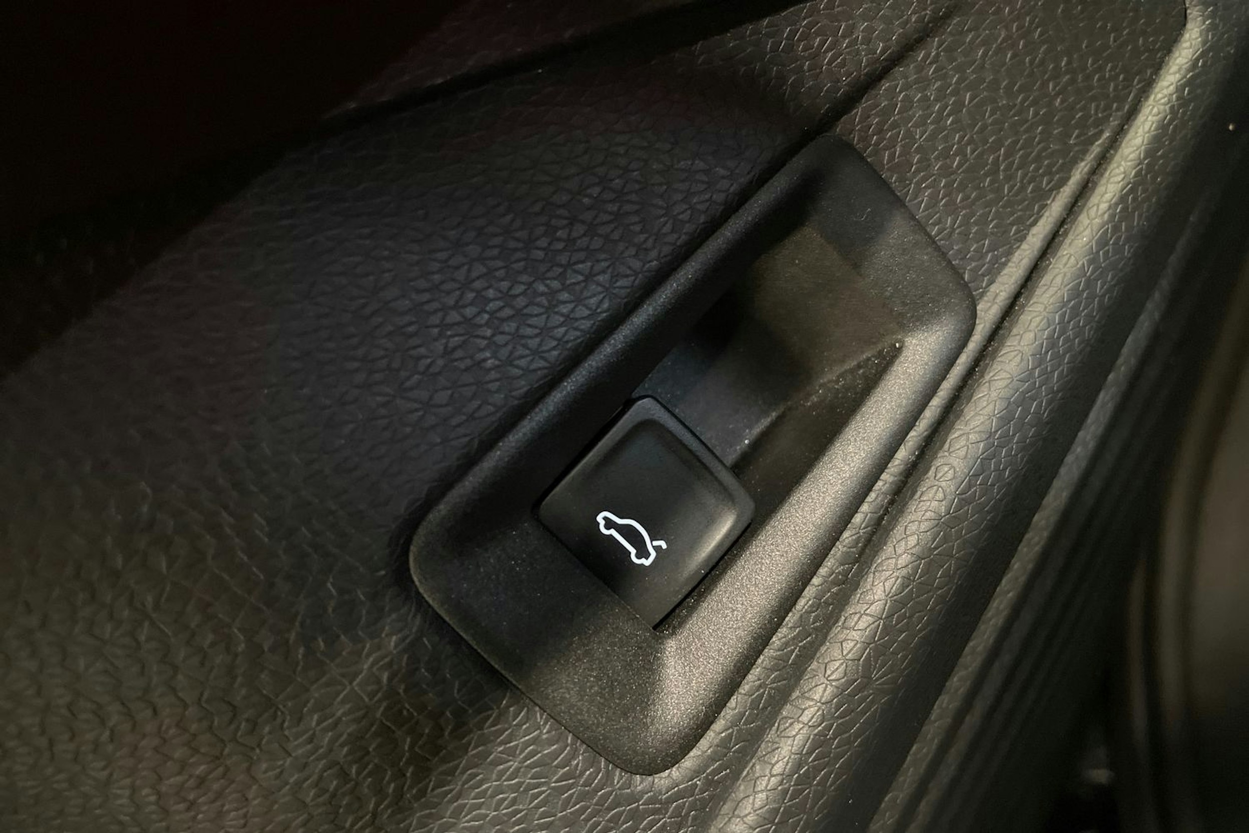 musta Volkswagen ID.4 2024 kuva 36.