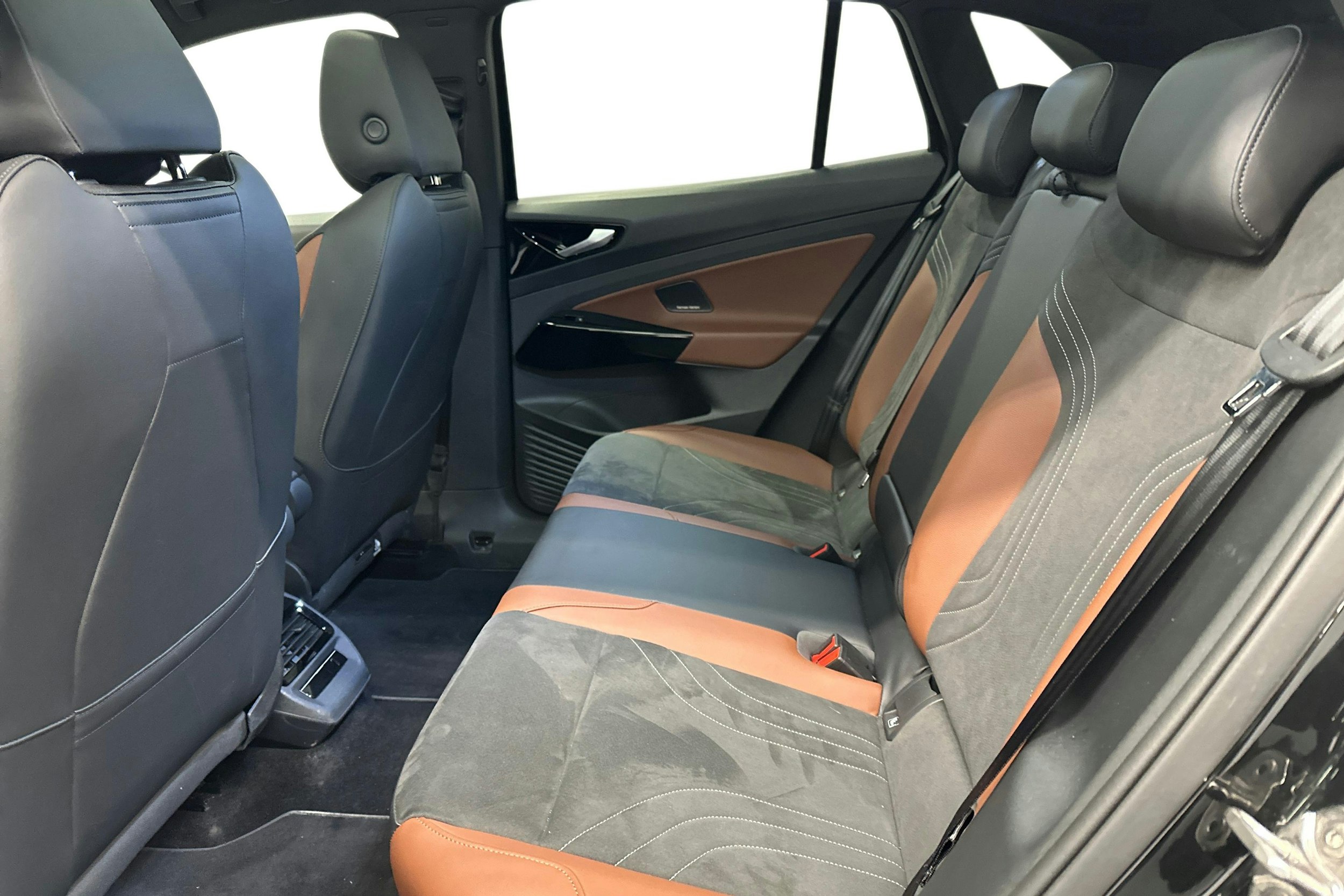 musta Volkswagen ID.4 2024 kuva 10.