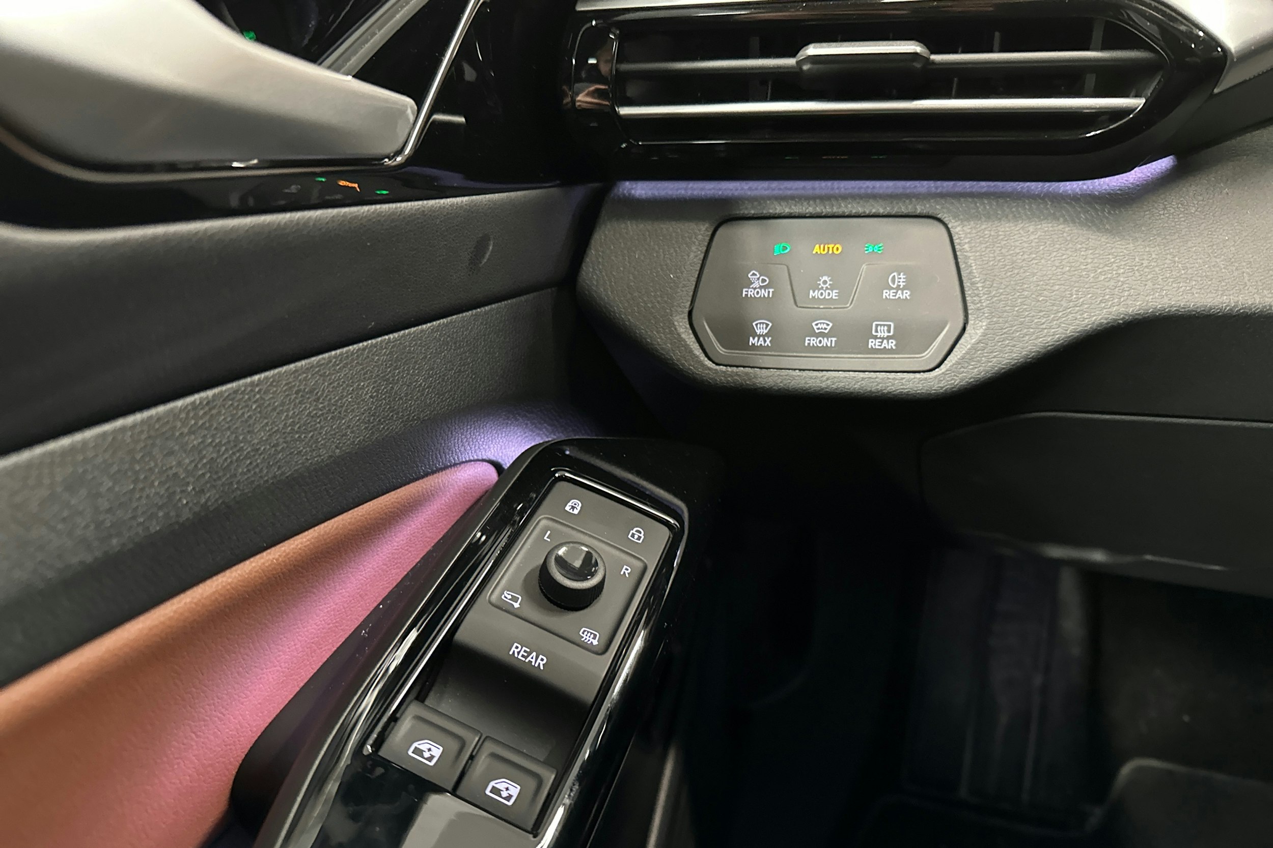 musta Volkswagen ID.4 2024 kuva 18.