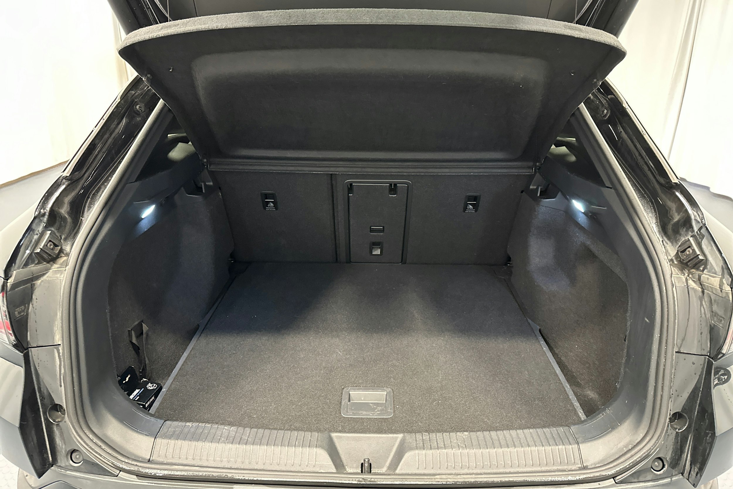 musta Volkswagen ID.4 2024 kuva 30.