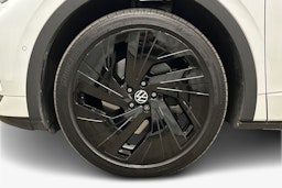 valkoinen Volkswagen ID.4 2024 kuva 11.