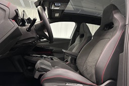 valkoinen Volkswagen ID.4 2024 kuva 17.