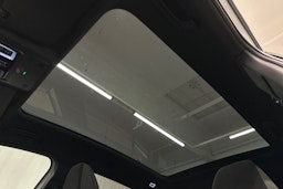 valkoinen Volkswagen ID.4 2024 kuva 18.
