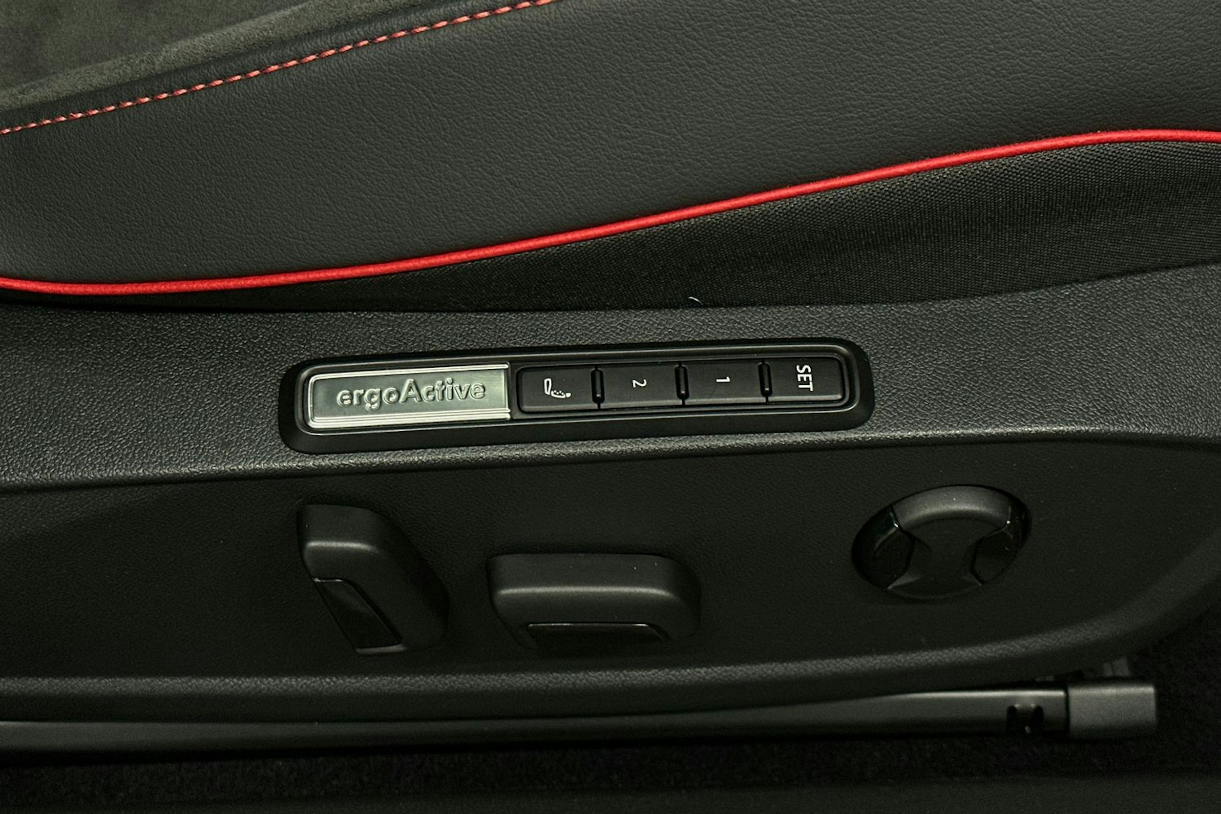 valkoinen Volkswagen ID.4 2024 kuva 20.