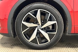 punainen Volkswagen ID.4 2024 kuva 11.