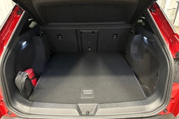 punainen Volkswagen ID.4 2024 kuva 14.