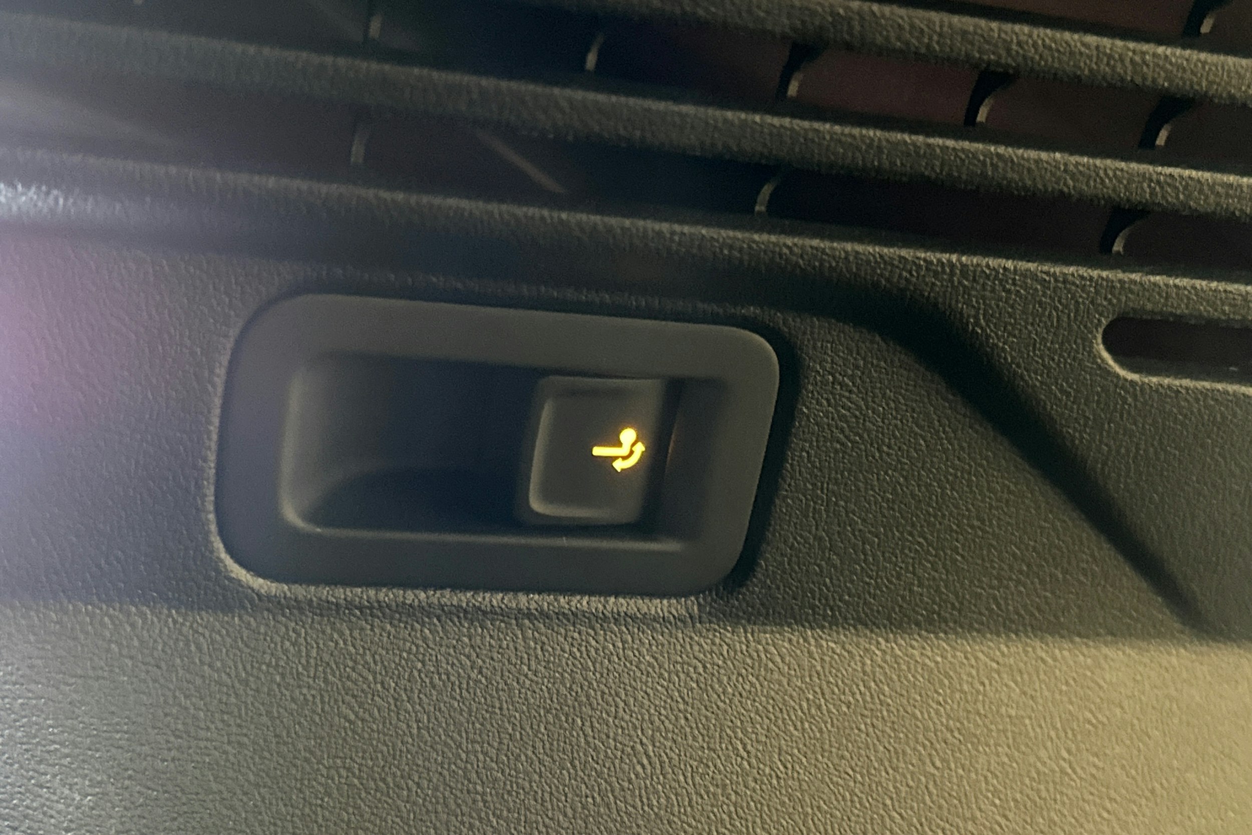 punainen Volkswagen ID.4 2024 kuva 15.