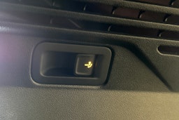 punainen Volkswagen ID.4 2024 kuva 15.