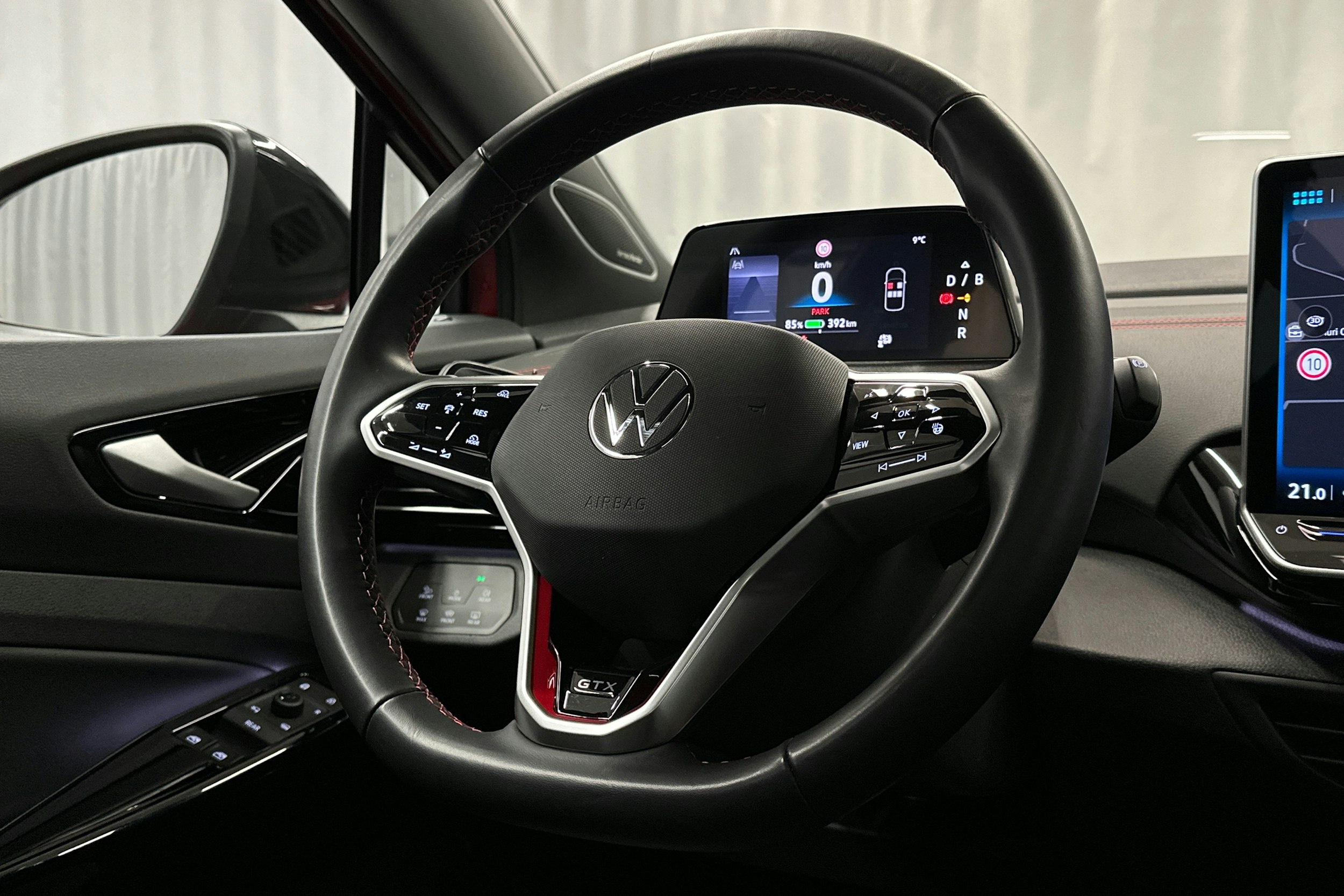 punainen Volkswagen ID.4 2024 kuva 19.