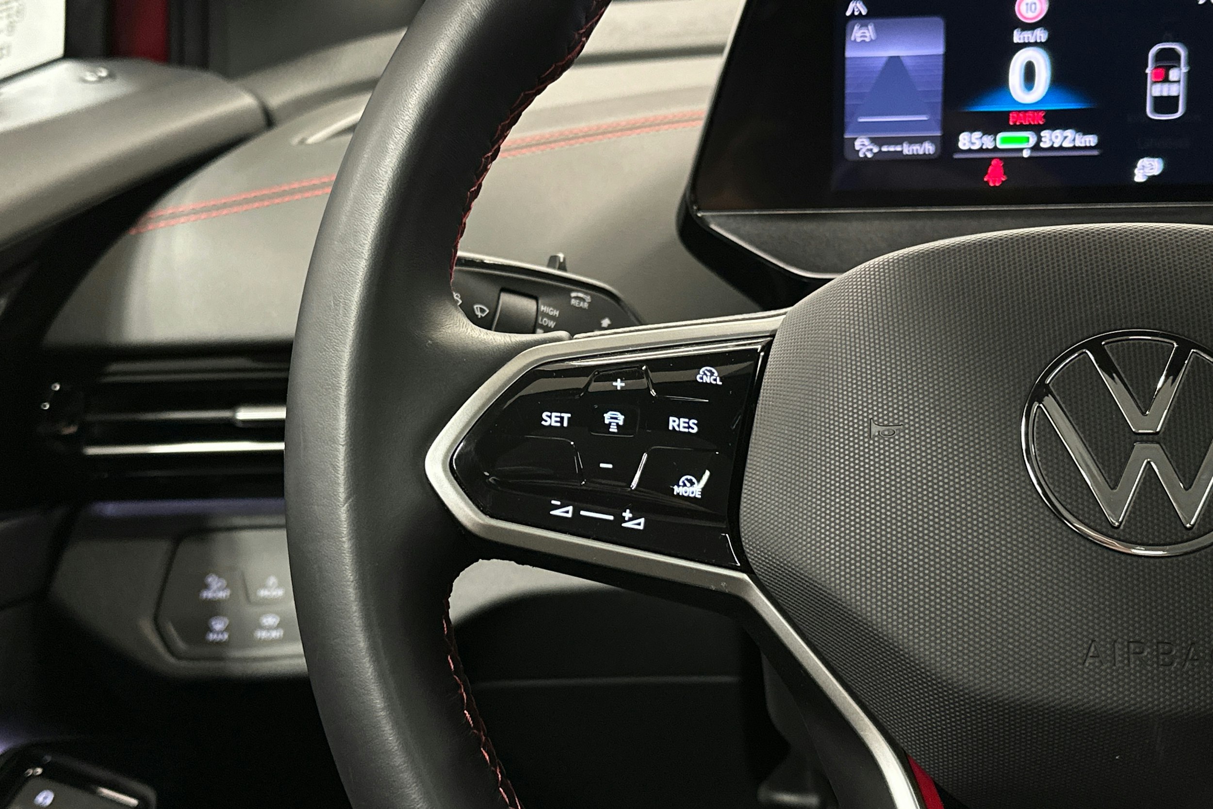 punainen Volkswagen ID.4 2024 kuva 20.