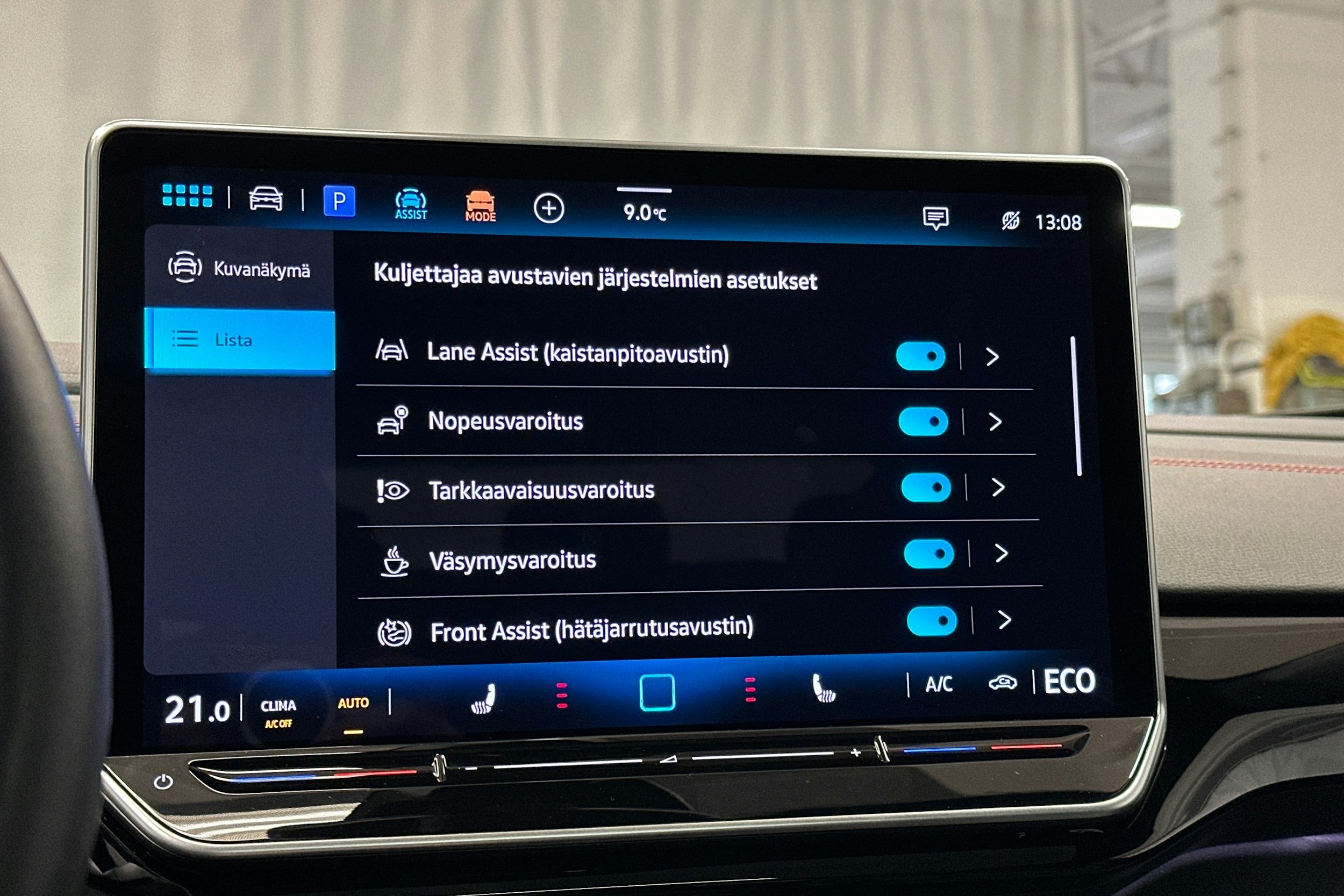 punainen Volkswagen ID.4 2024 kuva 26.