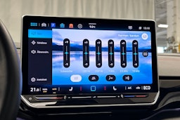 punainen Volkswagen ID.4 2024 kuva 32.