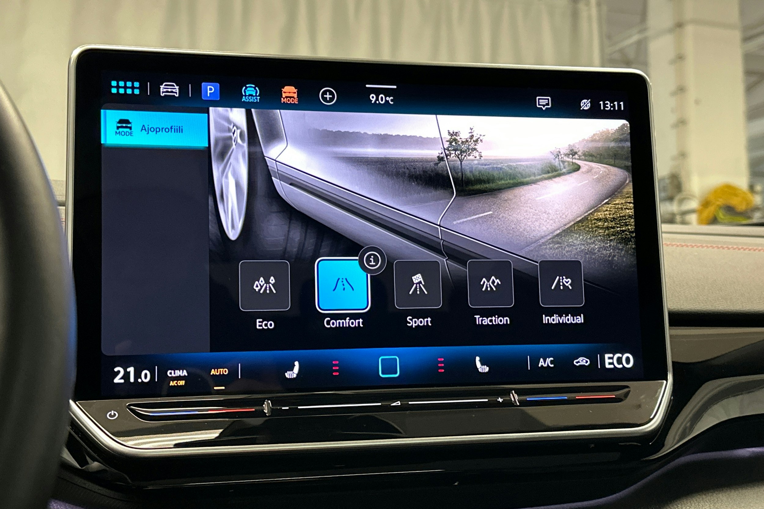 punainen Volkswagen ID.4 2024 kuva 33.