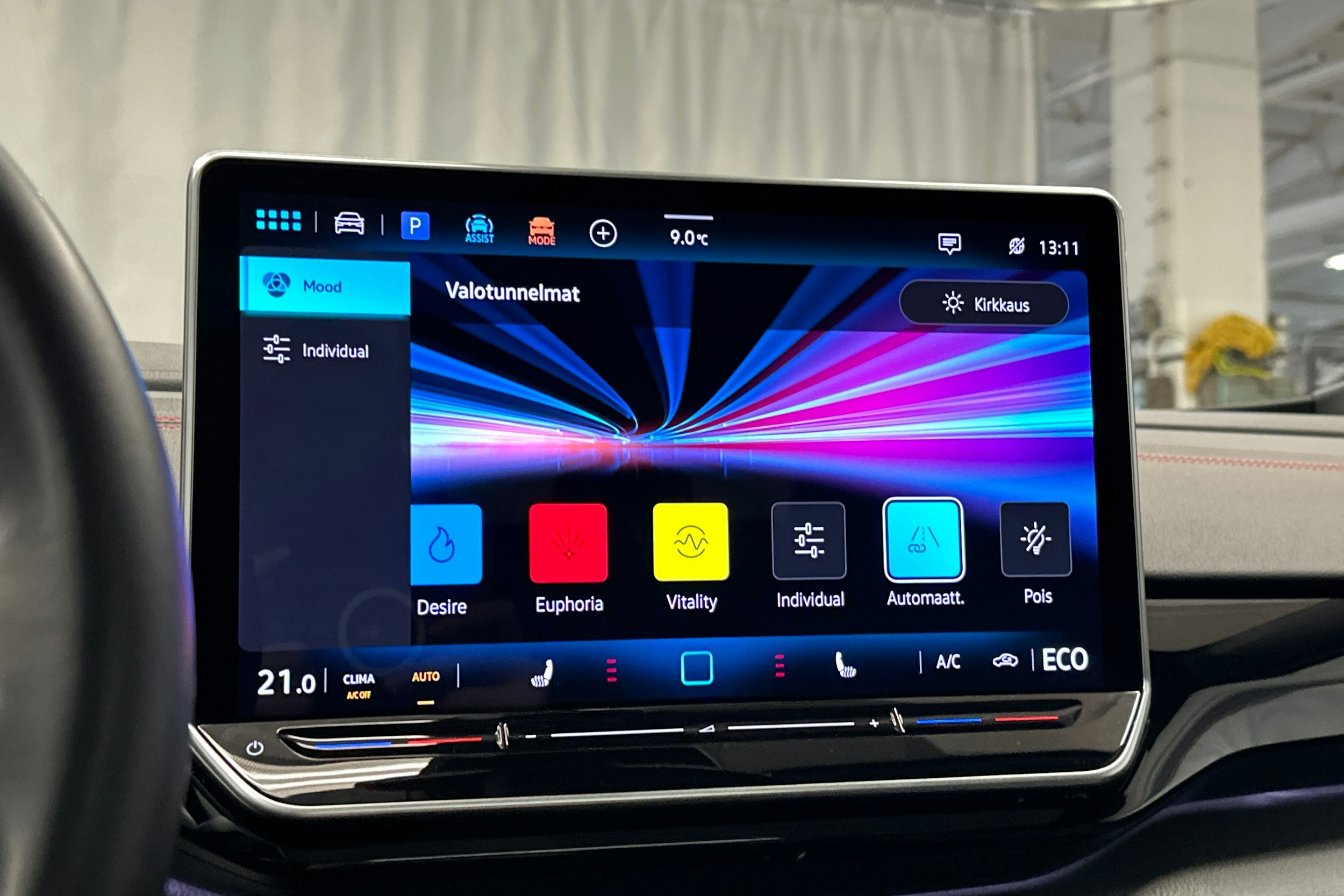 punainen Volkswagen ID.4 2024 kuva 34.