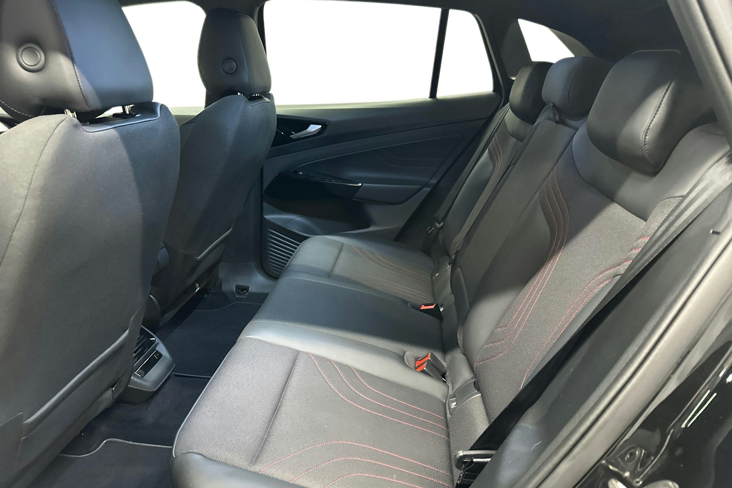 musta Volkswagen ID.4 2024 kuva 10.