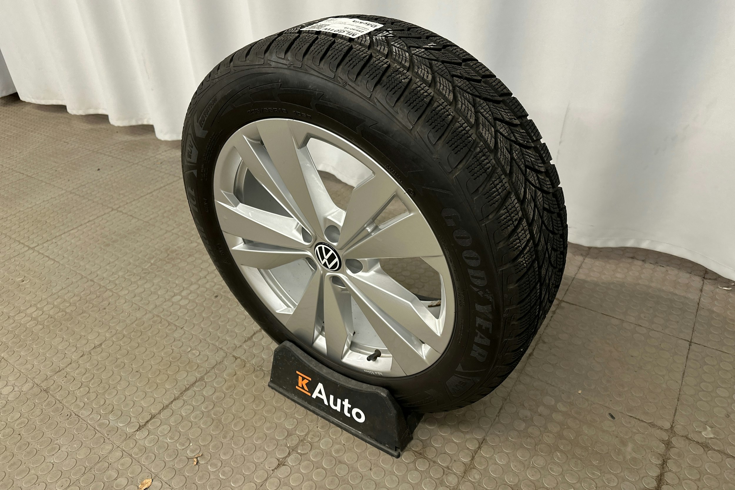 musta Volkswagen ID.4 2024 kuva 13.