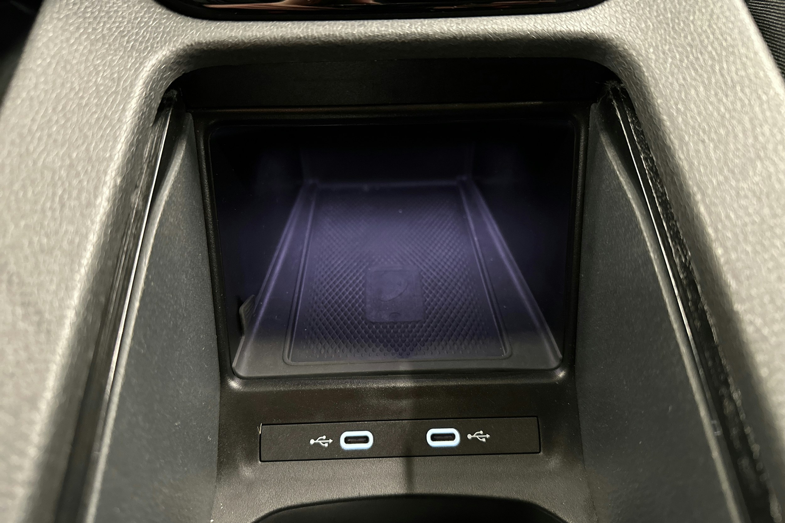 musta Volkswagen ID.4 2024 kuva 26.