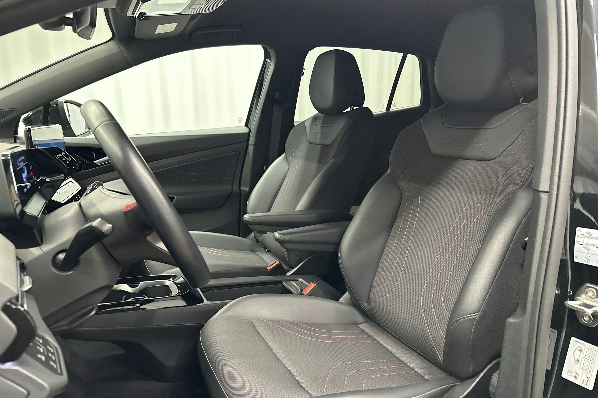 musta Volkswagen ID.4 2024 kuva 27.