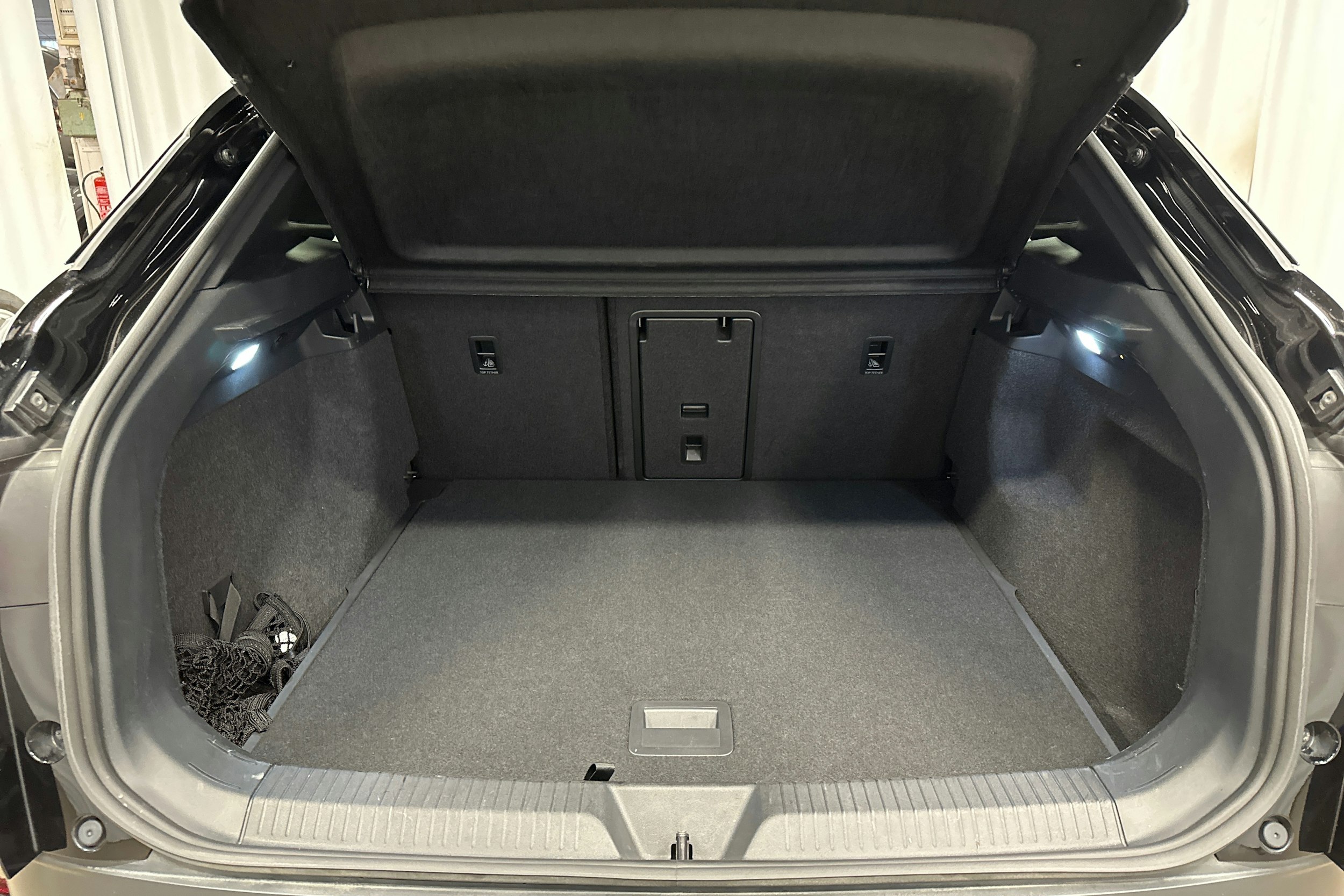 musta Volkswagen ID.4 2024 kuva 28.