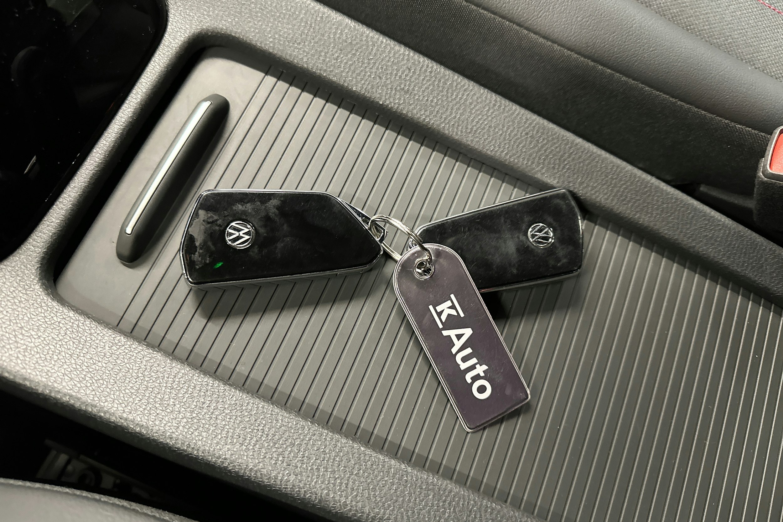 musta Volkswagen ID.4 2024 kuva 32.