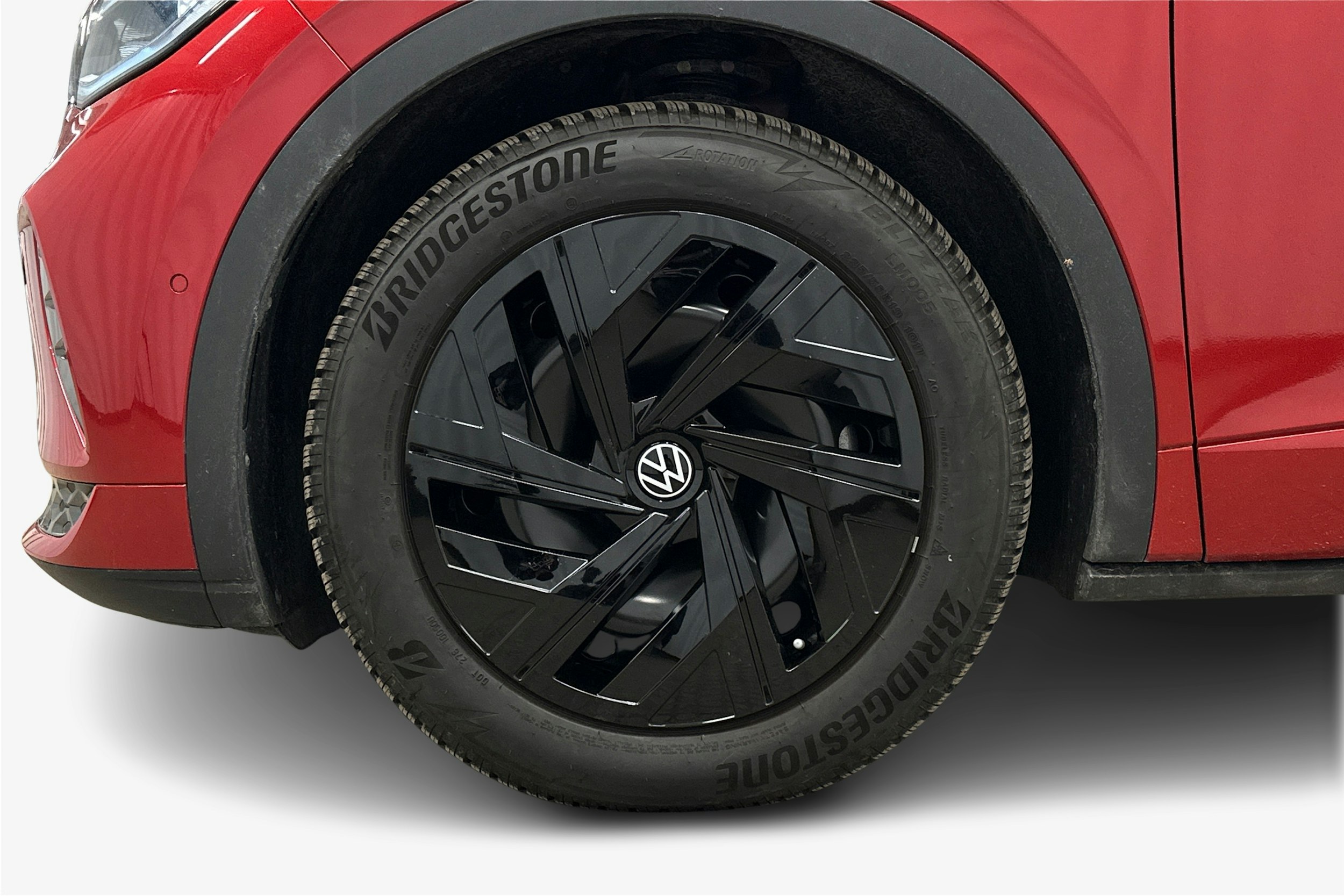 punainen Volkswagen ID.4 2024 kuva 11.