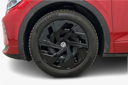 punainen Volkswagen ID.4 2024 kuva 11.