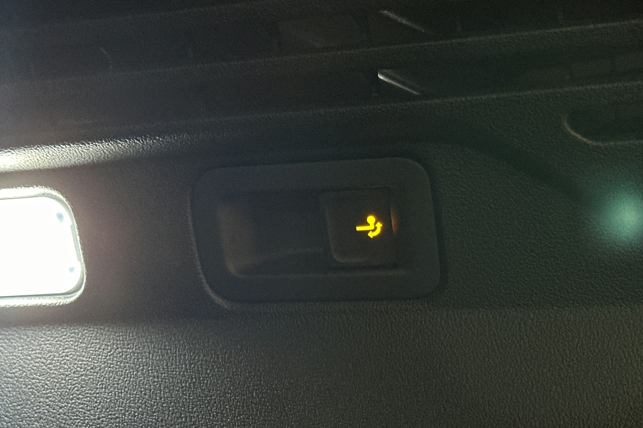 punainen Volkswagen ID.4 2024 kuva 15.