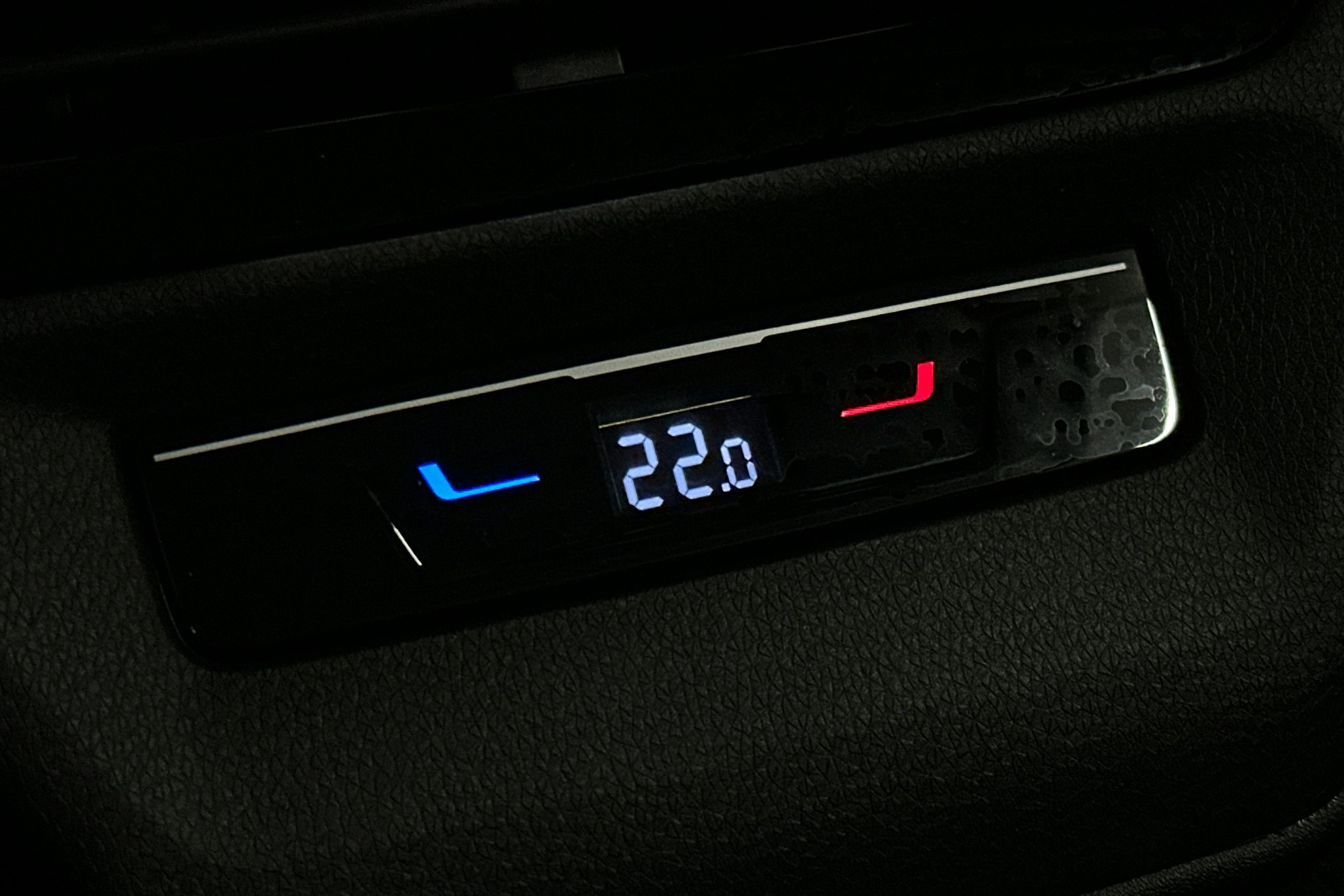 punainen Volkswagen ID.4 2024 kuva 16.