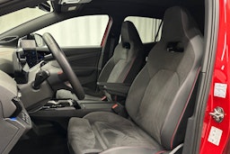 punainen Volkswagen ID.4 2024 kuva 17.