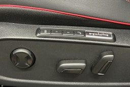 punainen Volkswagen ID.4 2024 kuva 18.