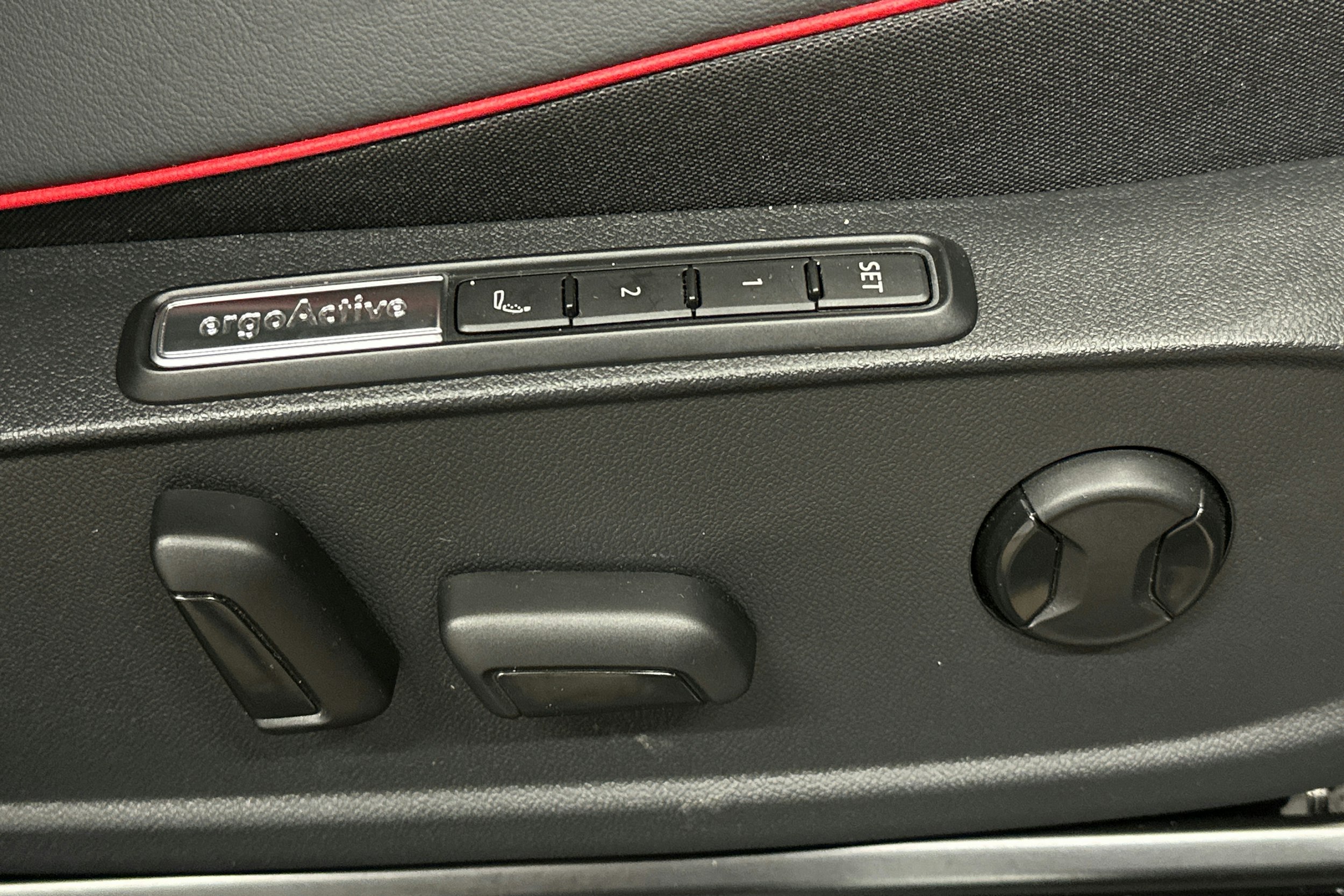 punainen Volkswagen ID.4 2024 kuva 19.