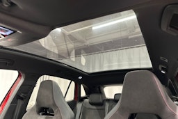 punainen Volkswagen ID.4 2024 kuva 35.