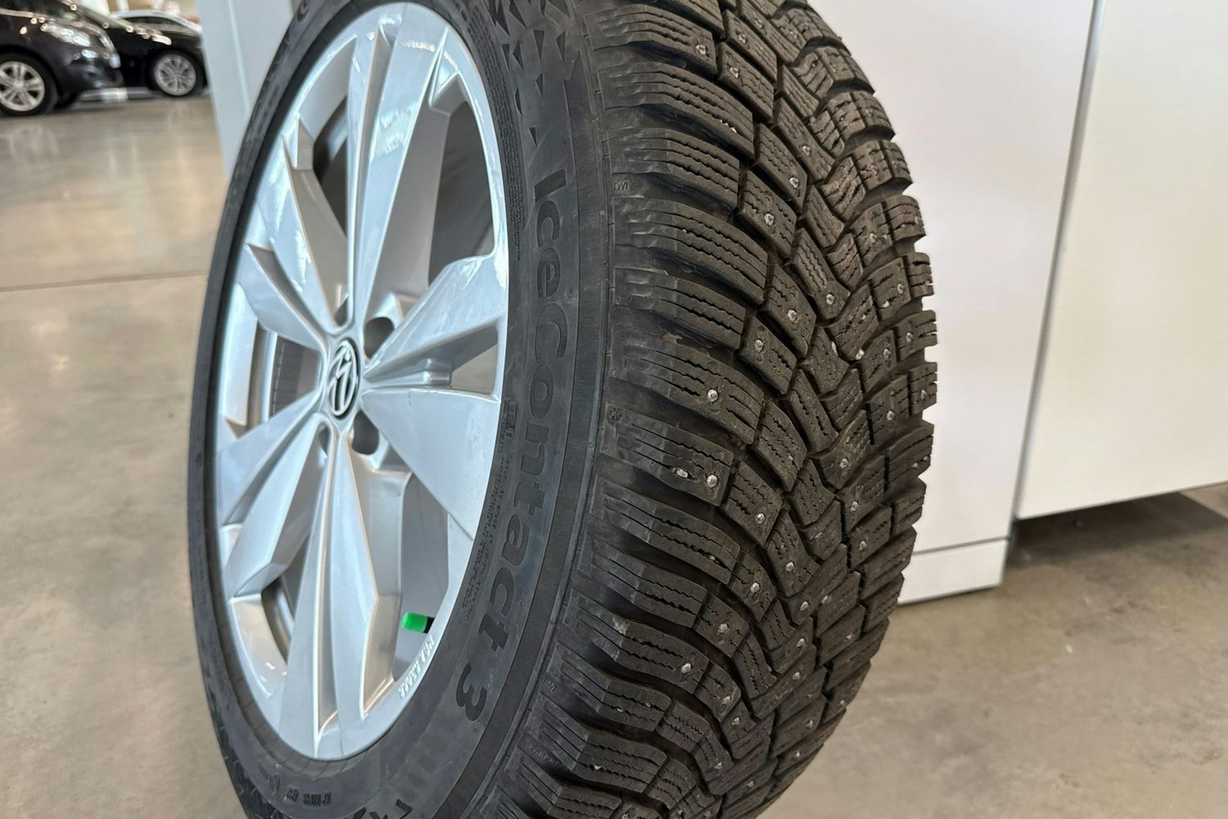 harmaa Volkswagen ID.4 2024 kuva 17.