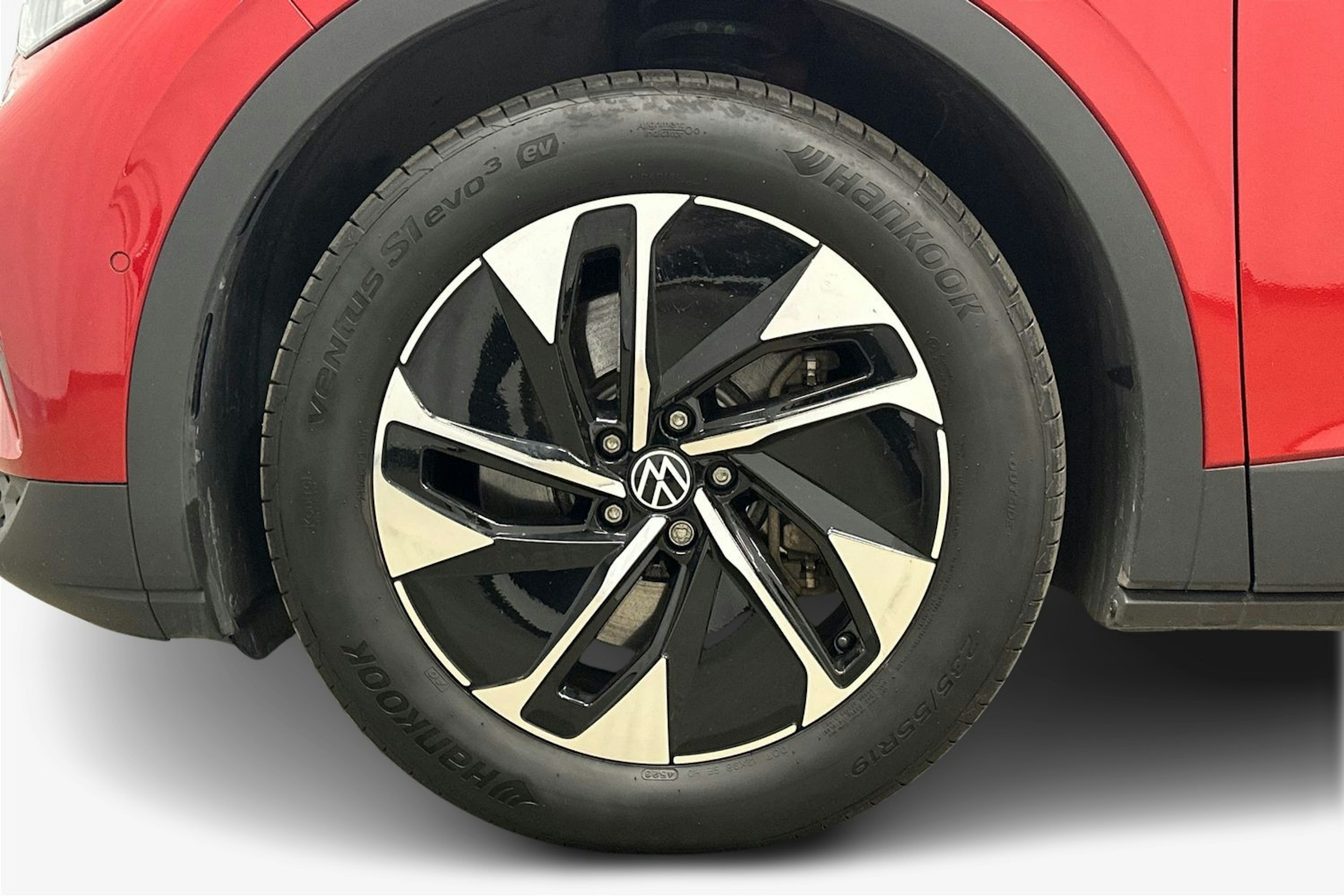 punainen Volkswagen ID.4 2024 kuva 11.