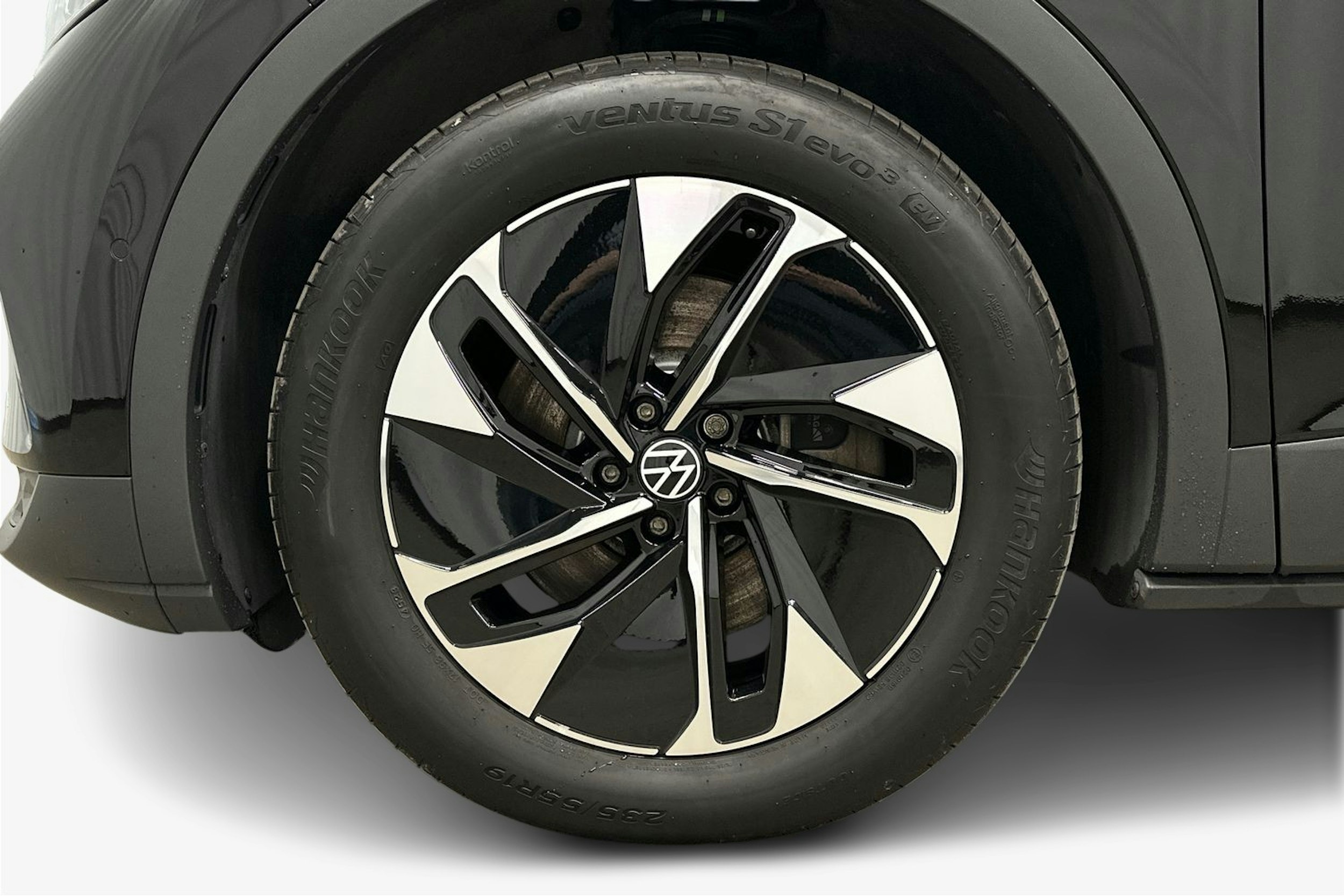 musta Volkswagen ID.4 2024 kuva 11.