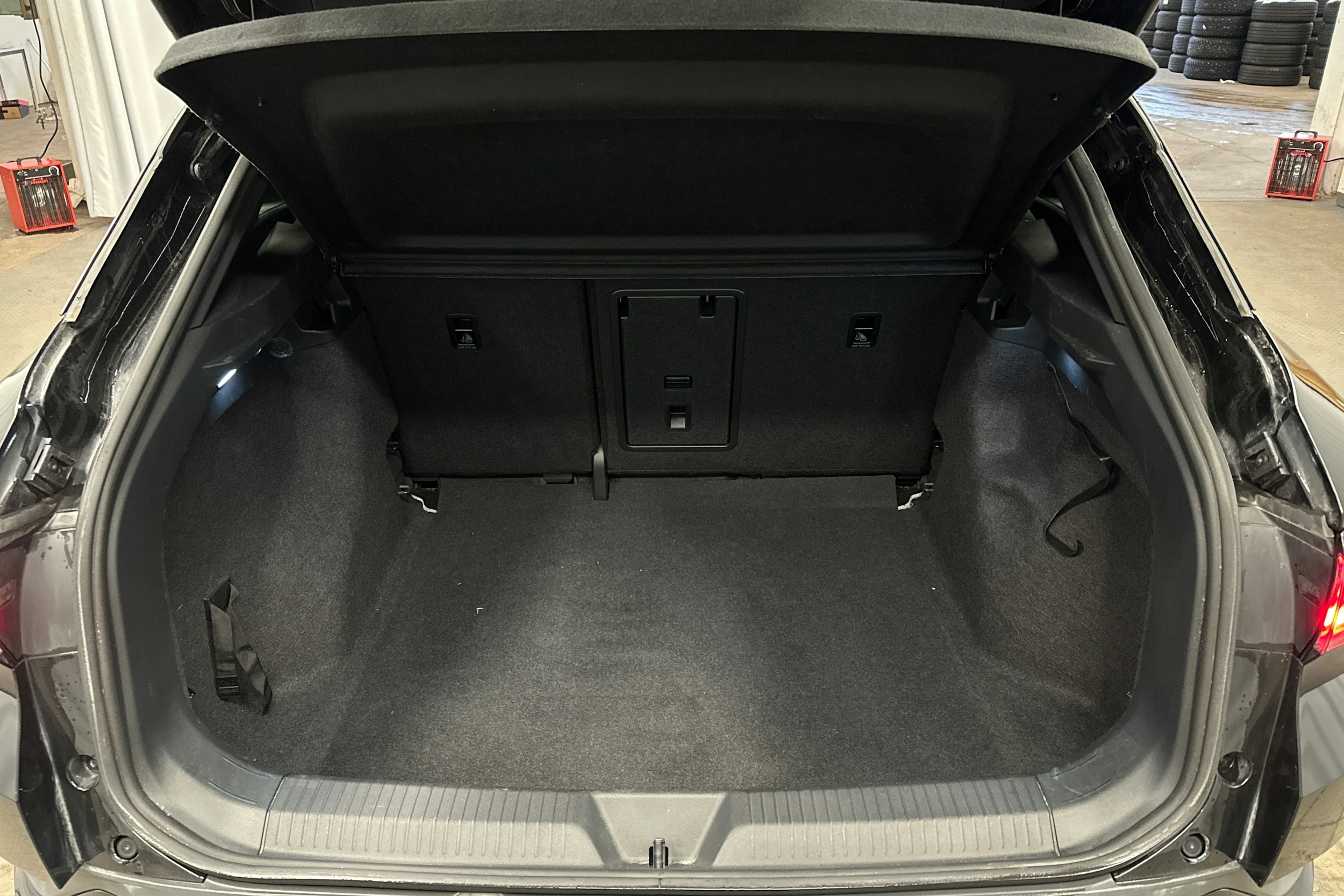 musta Volkswagen ID.4 2024 kuva 14.