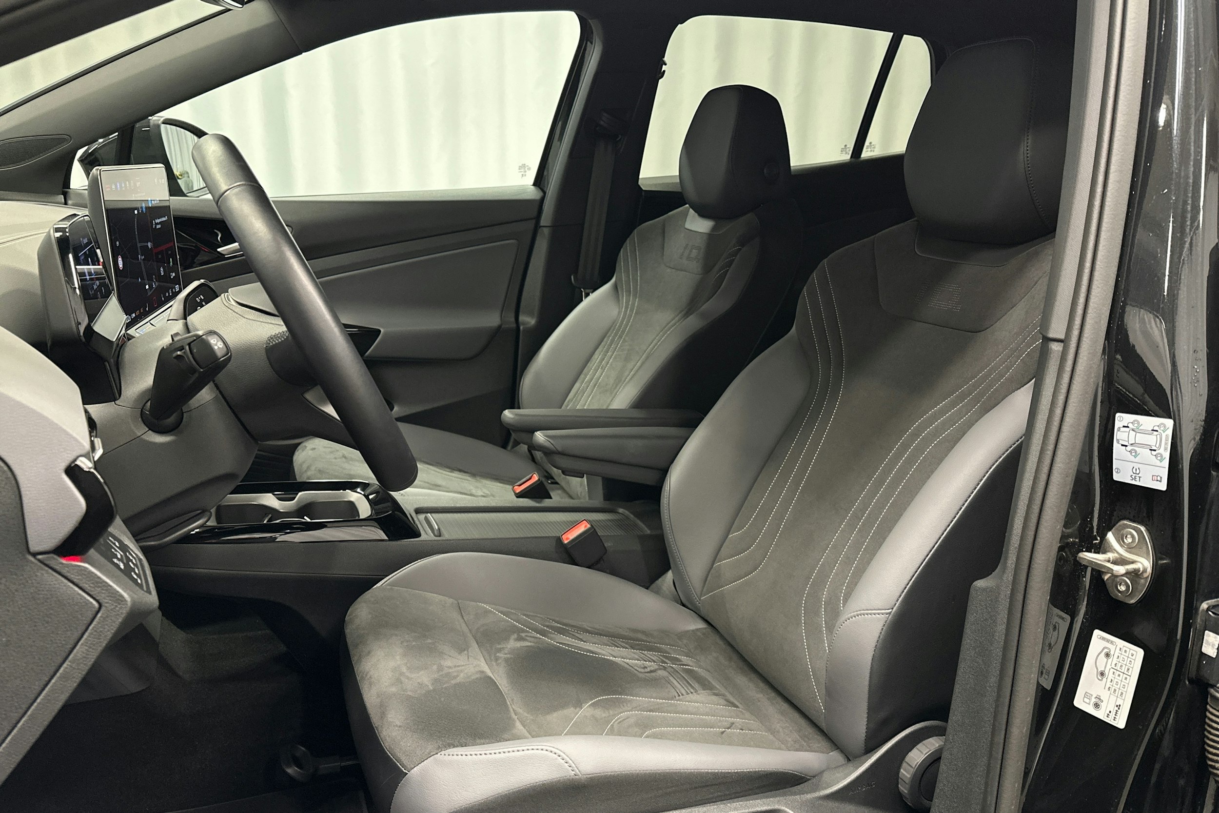 musta Volkswagen ID.4 2024 kuva 17.