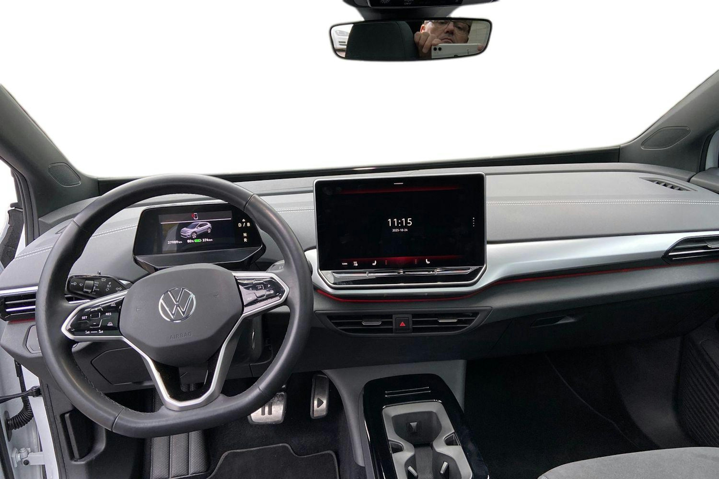 valkoinen Volkswagen ID.4 2024 kuva 7.