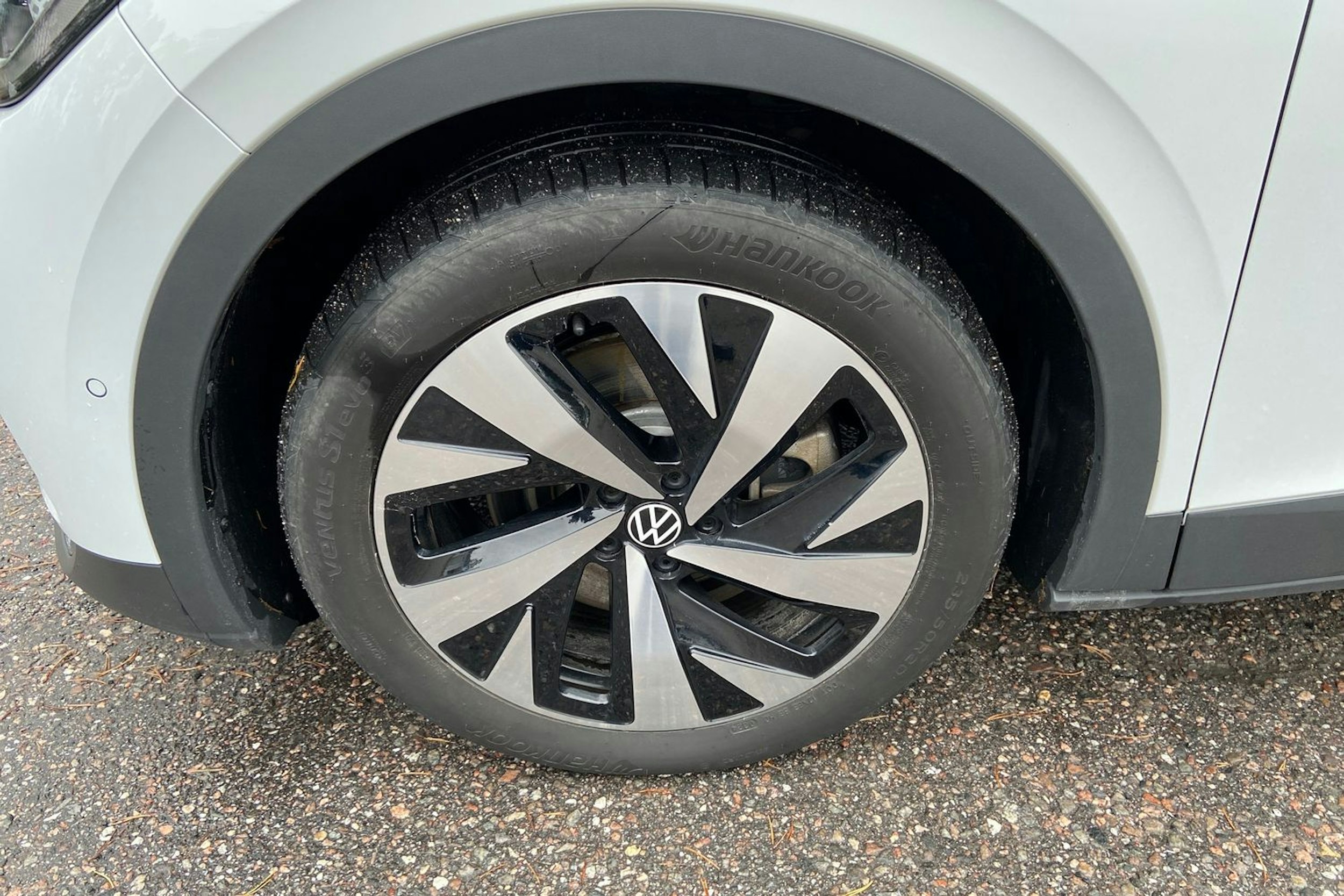 valkoinen Volkswagen ID.4 2024 kuva 9.