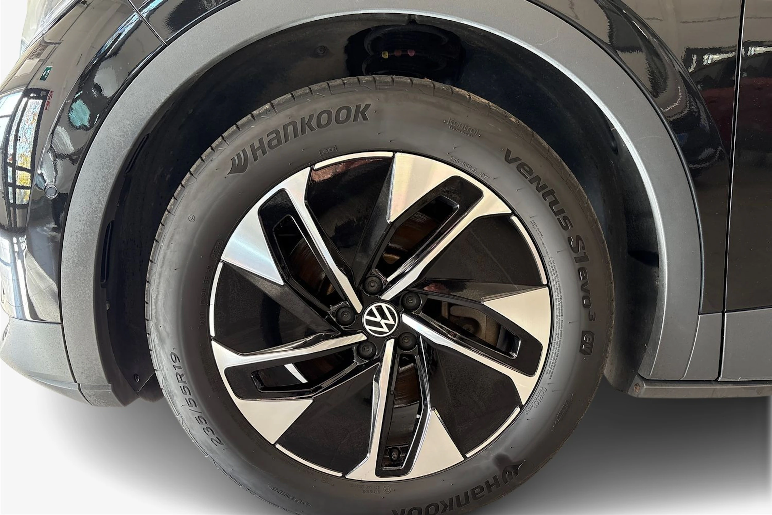 musta Volkswagen ID.4 2024 kuva 9.